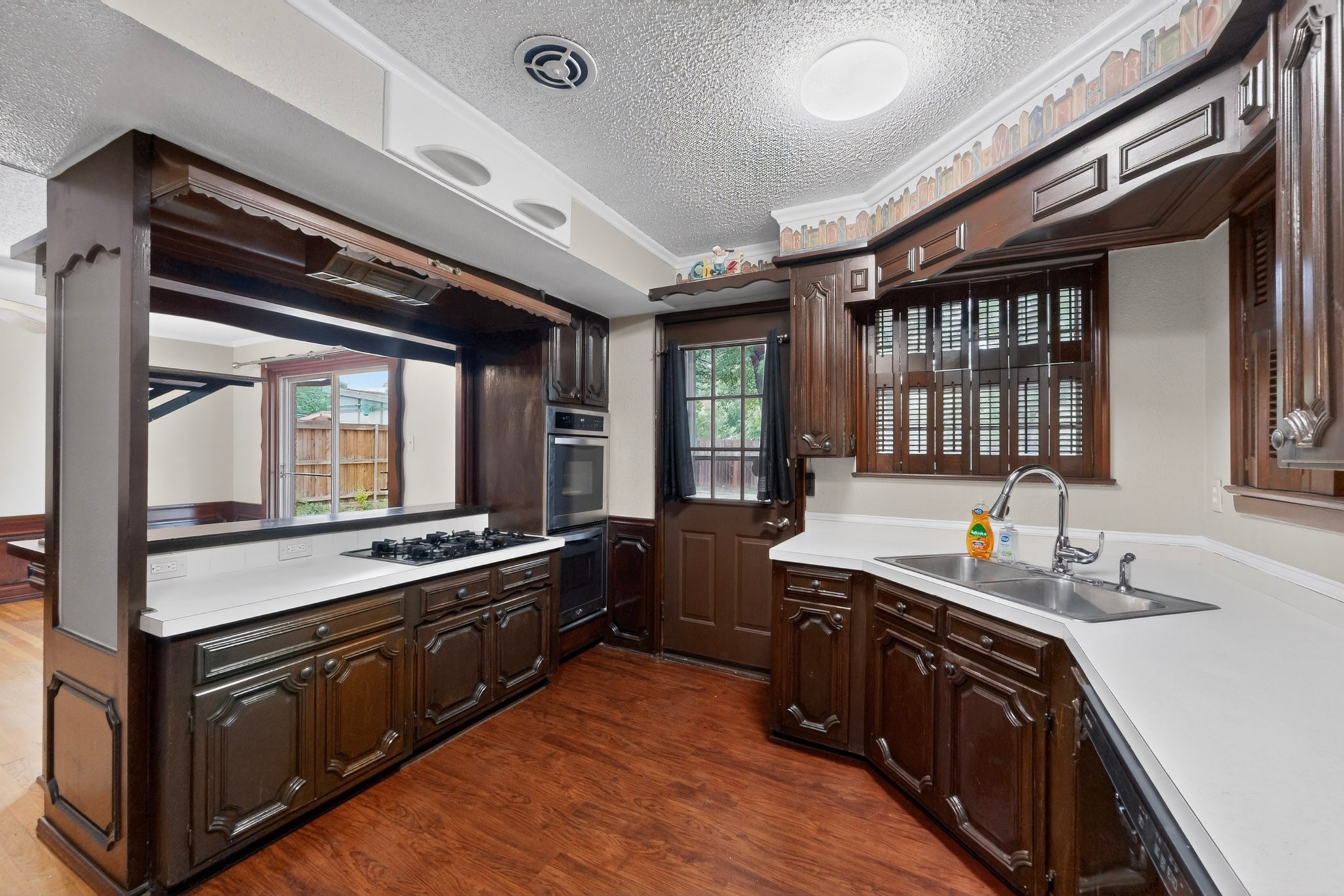 1903 Skylark Drive Arlington TX 76010
