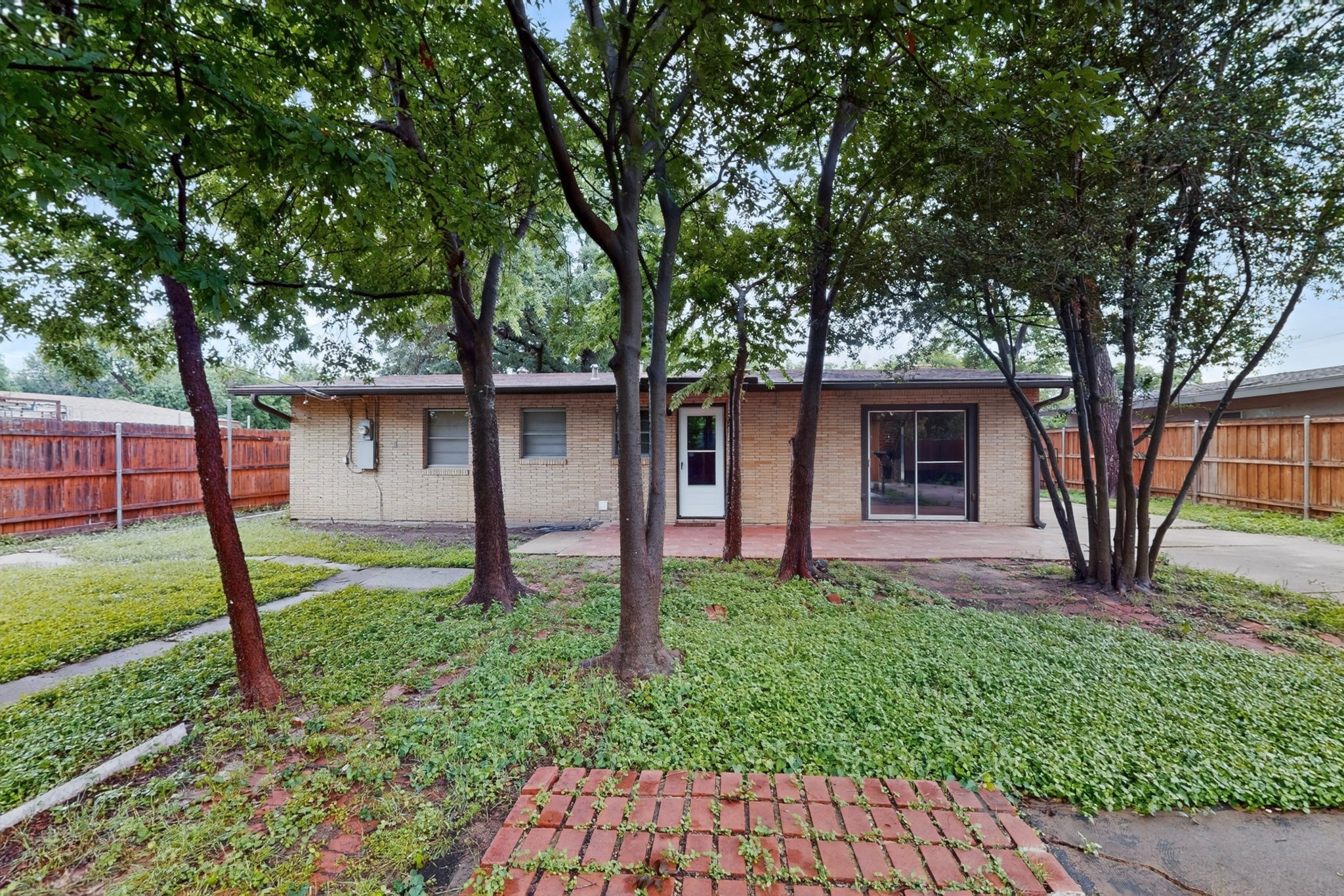 1903 Skylark Drive Arlington TX 76010
