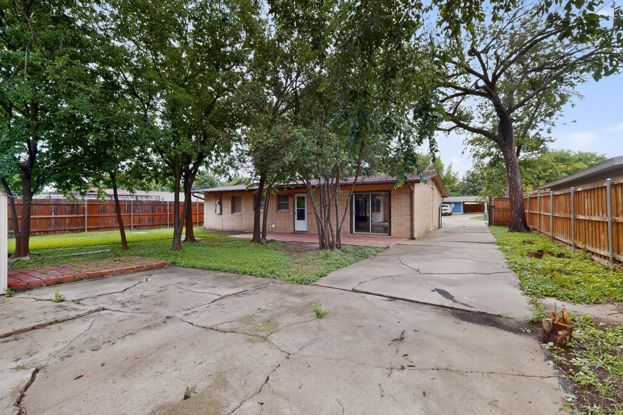 1903 Skylark Drive Arlington TX 76010