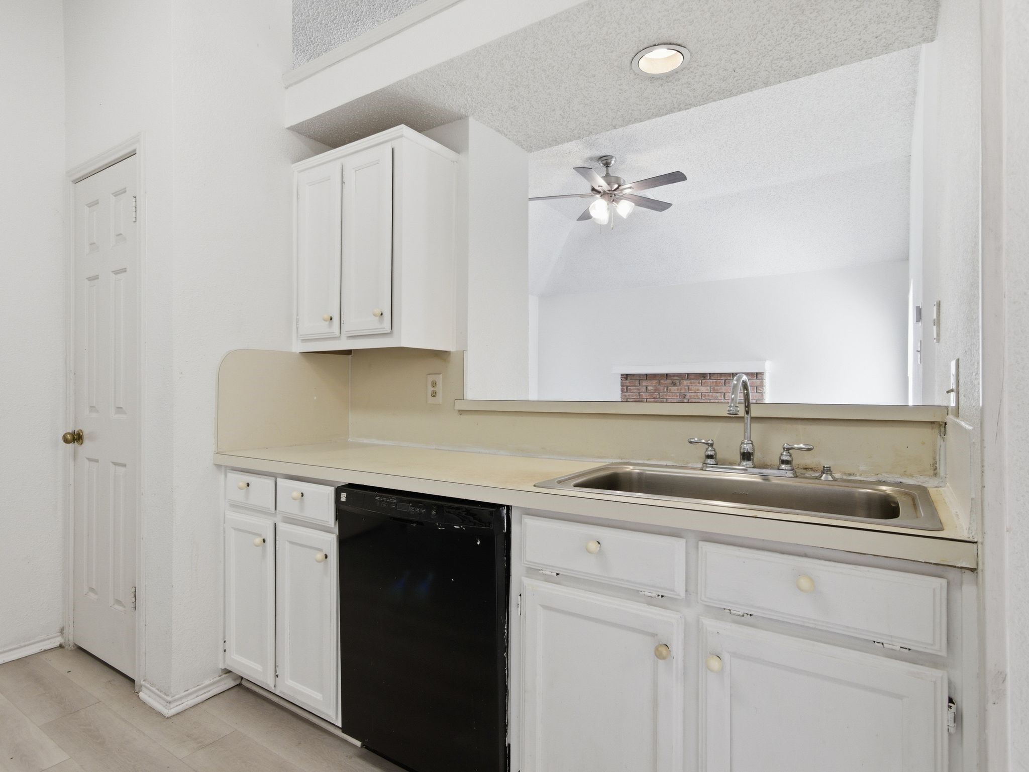 2103 Overview Lane Garland TX 75044