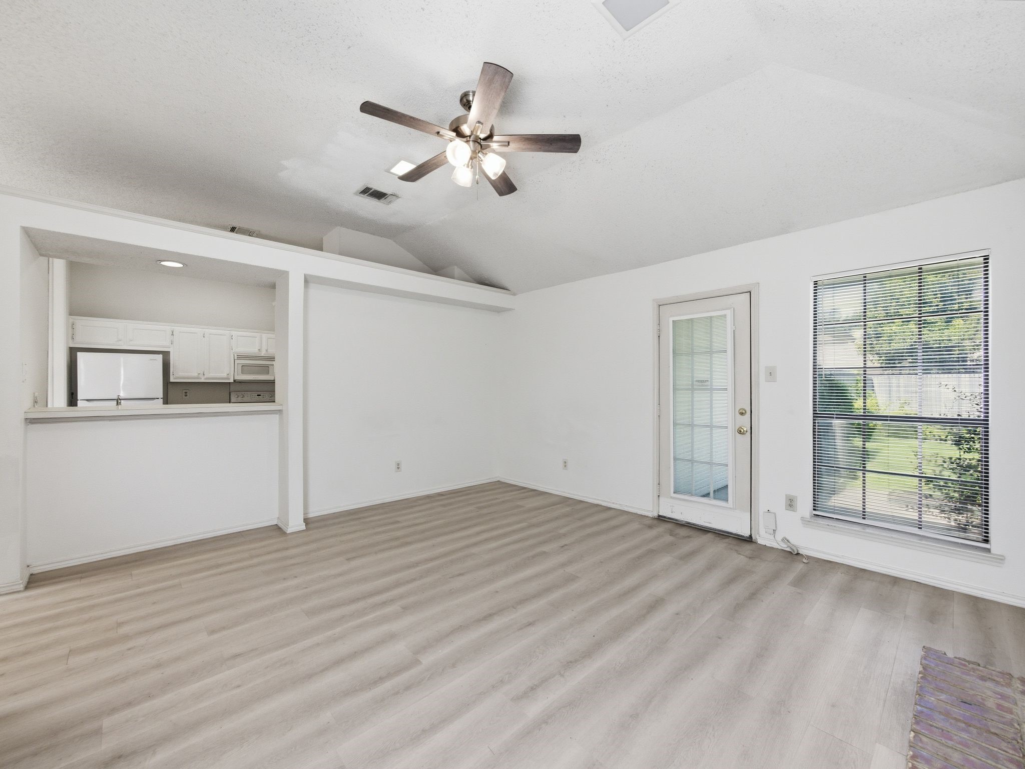 2103 Overview Lane Garland TX 75044