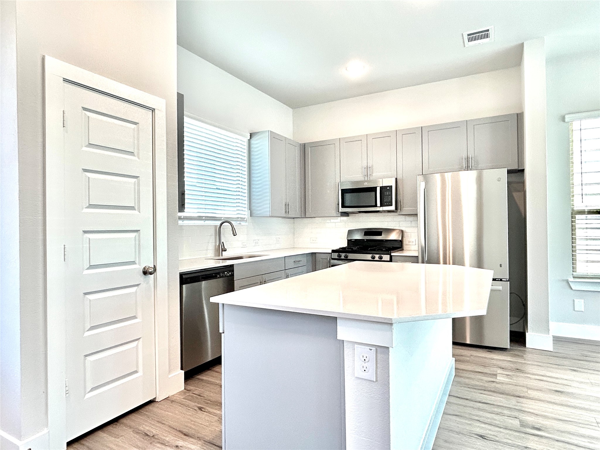 1830 NE Green Oaks Boulevard Arlington TX 76006