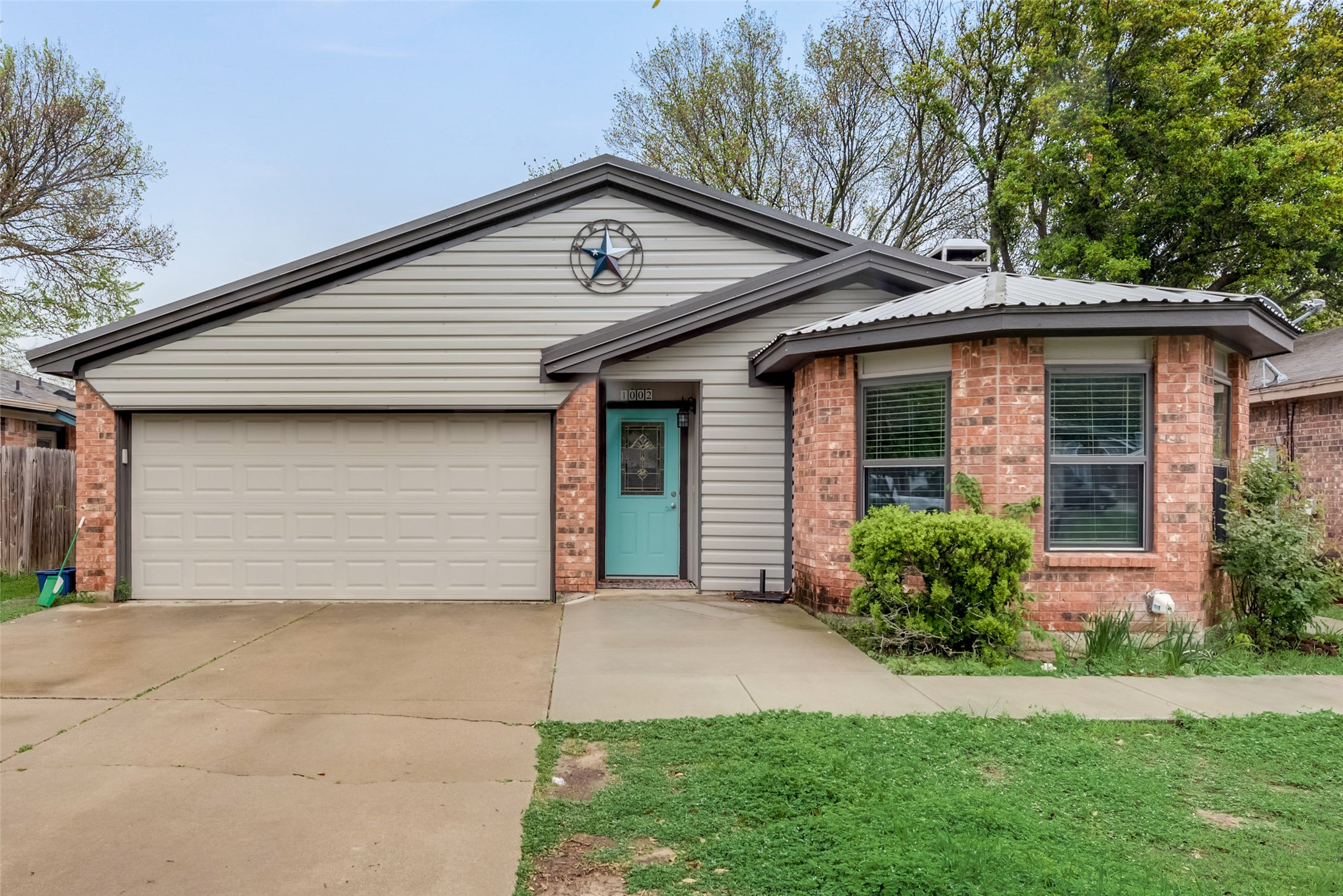 1002 Canary Lane Mansfield TX 76063