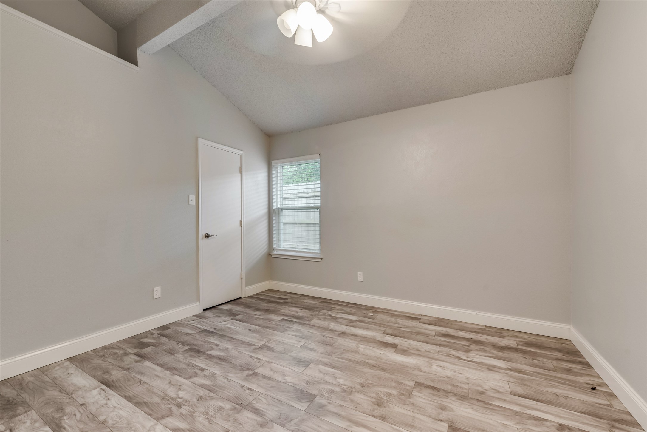 1002 Canary Lane Mansfield TX 76063