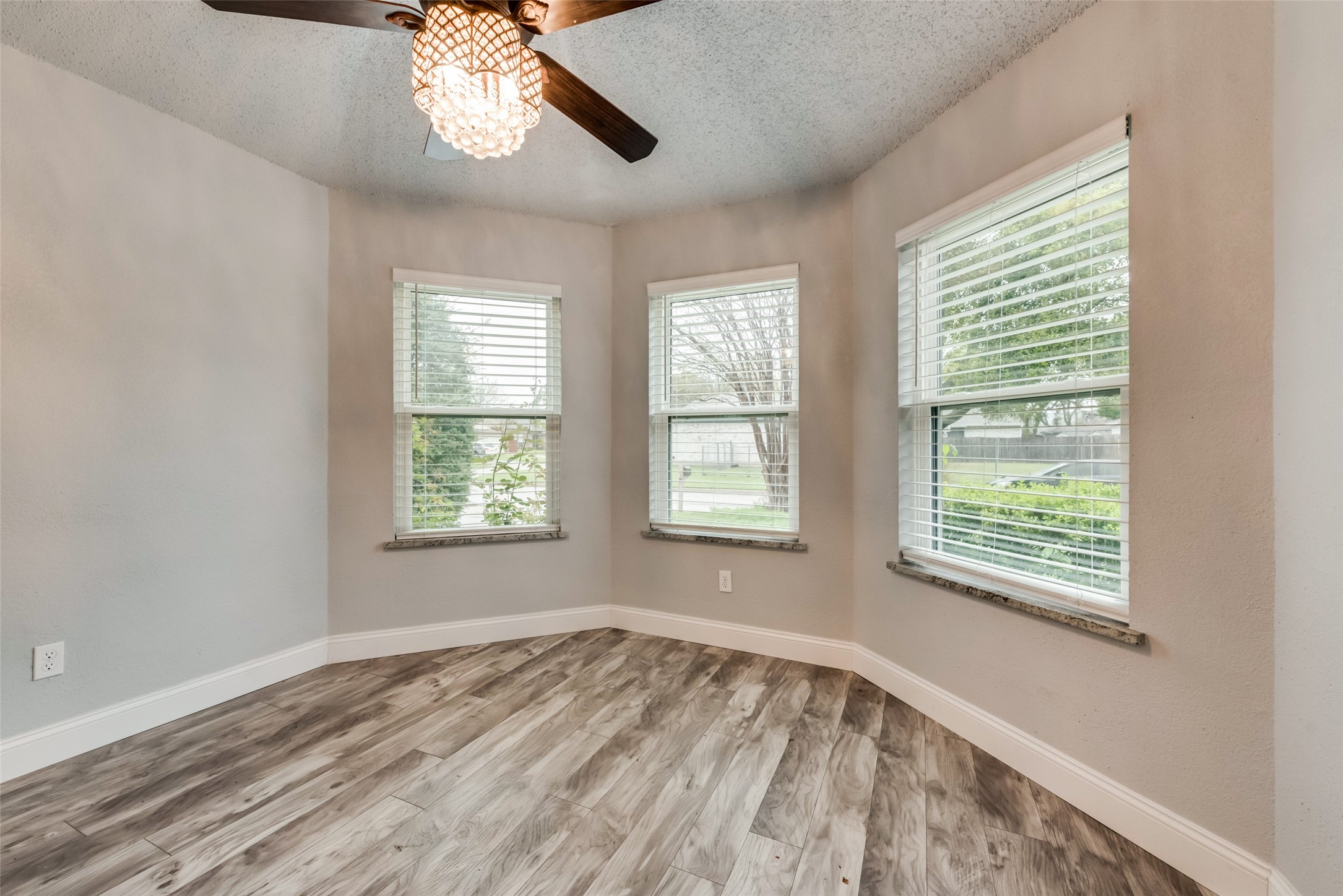 1002 Canary Lane Mansfield TX 76063