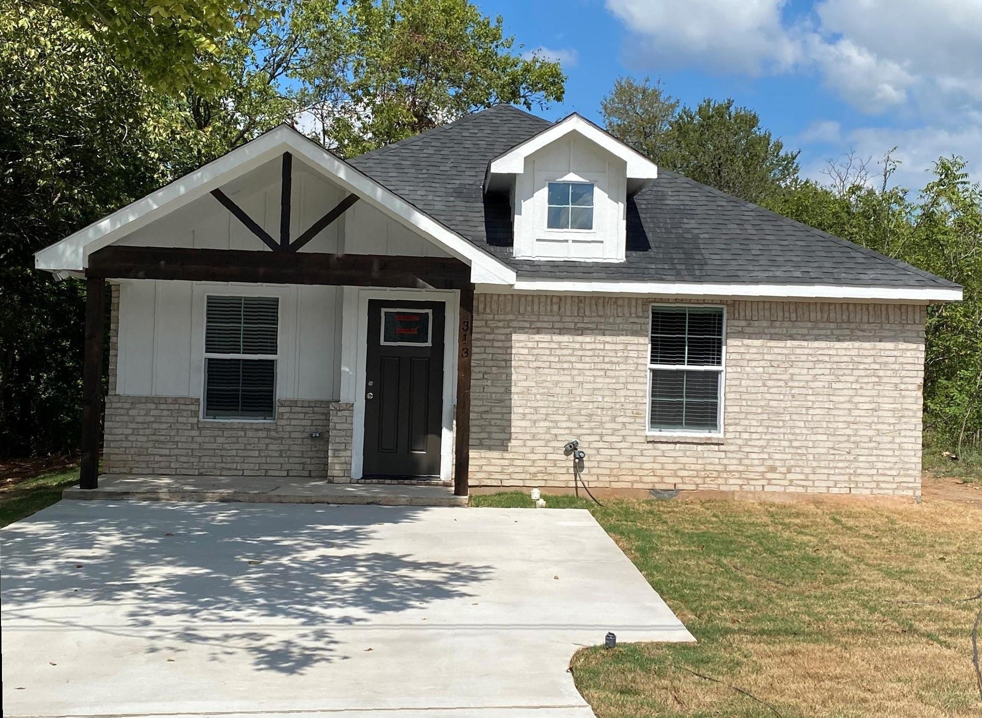 313 E Nelson Street Denison TX 75021