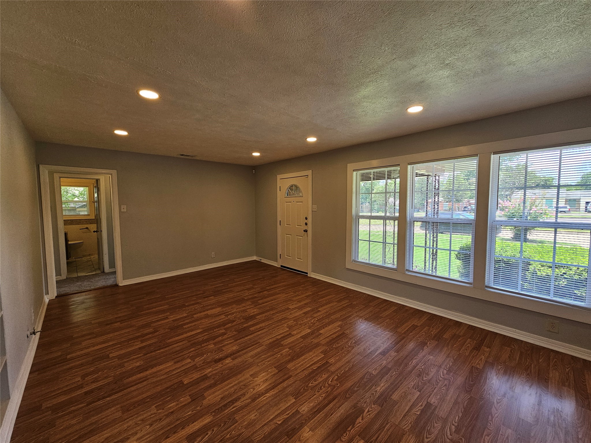 2023 E Illinois Avenue Dallas TX 75216