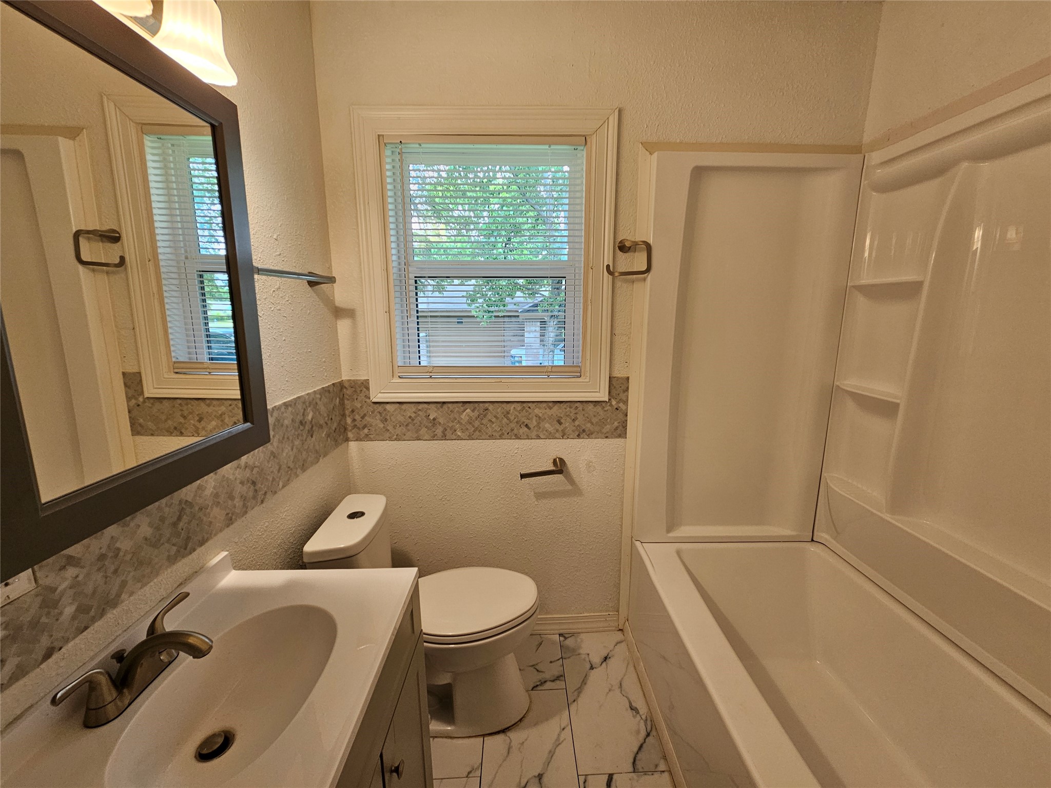 2023 E Illinois Avenue Dallas TX 75216