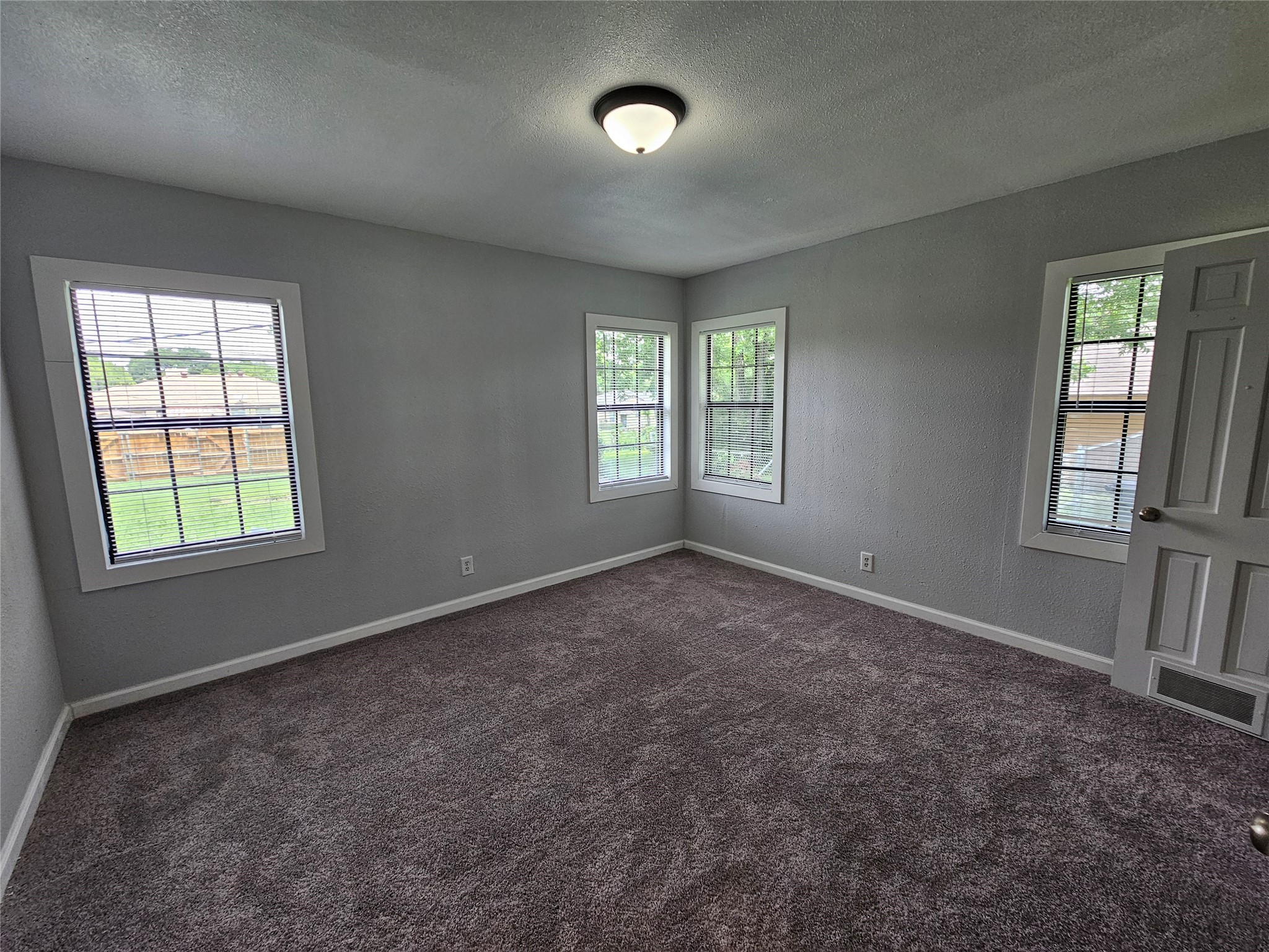 2023 E Illinois Avenue Dallas TX 75216