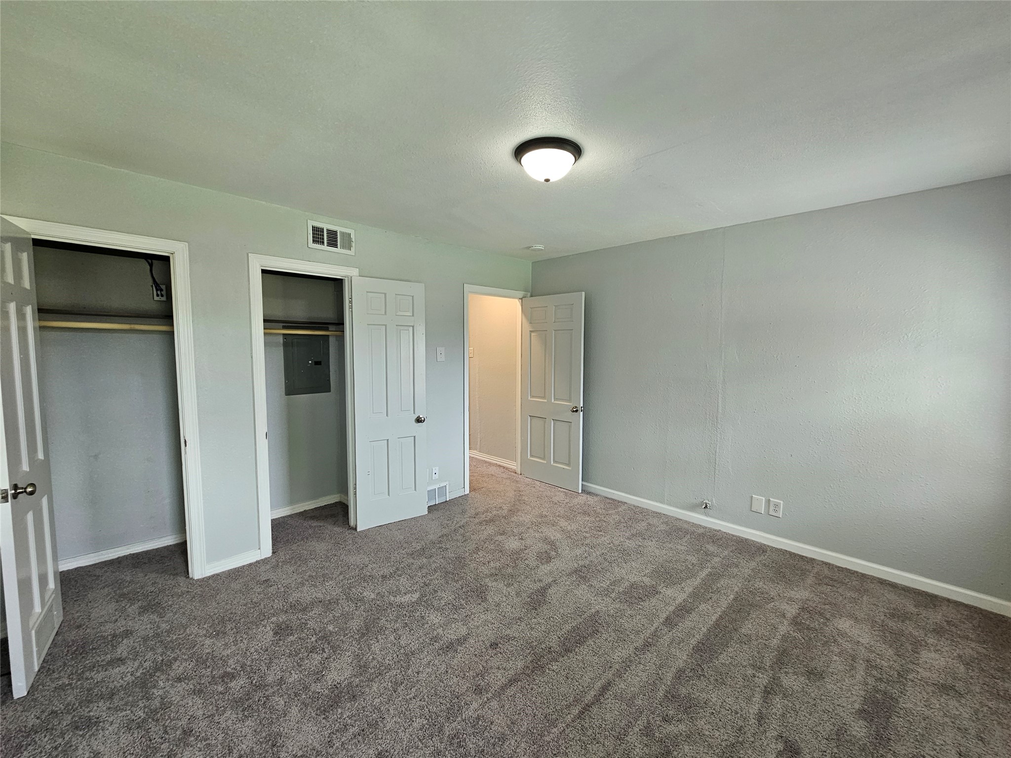 2023 E Illinois Avenue Dallas TX 75216