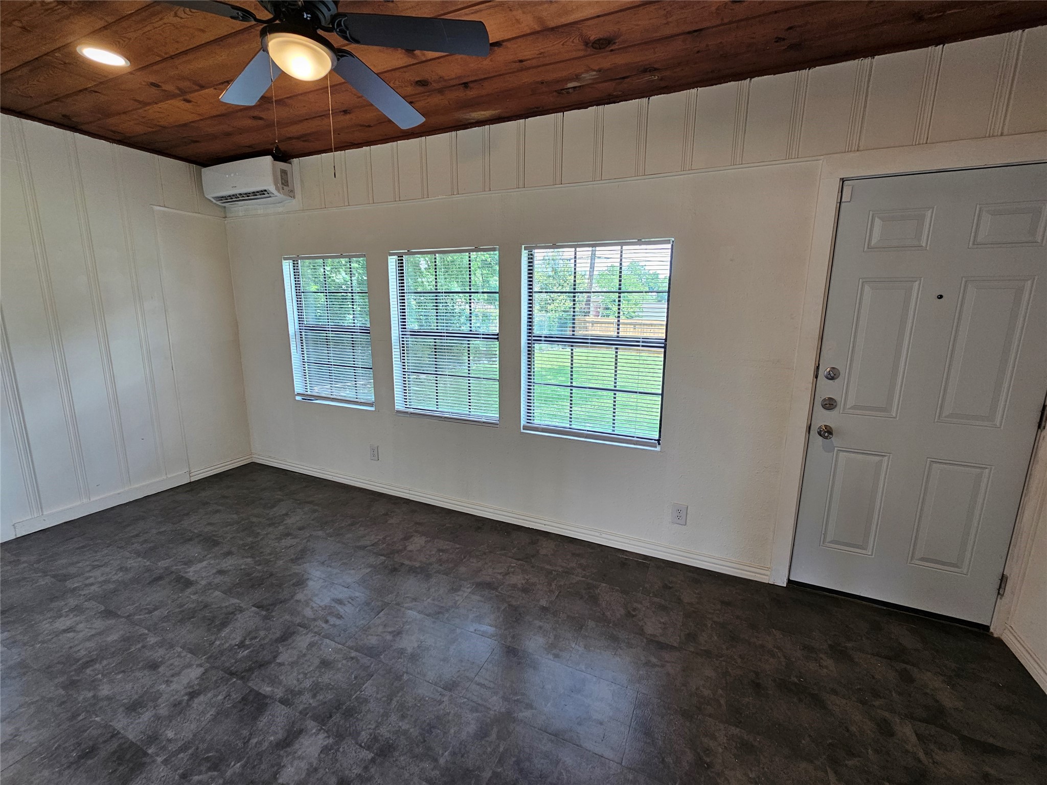 2023 E Illinois Avenue Dallas TX 75216