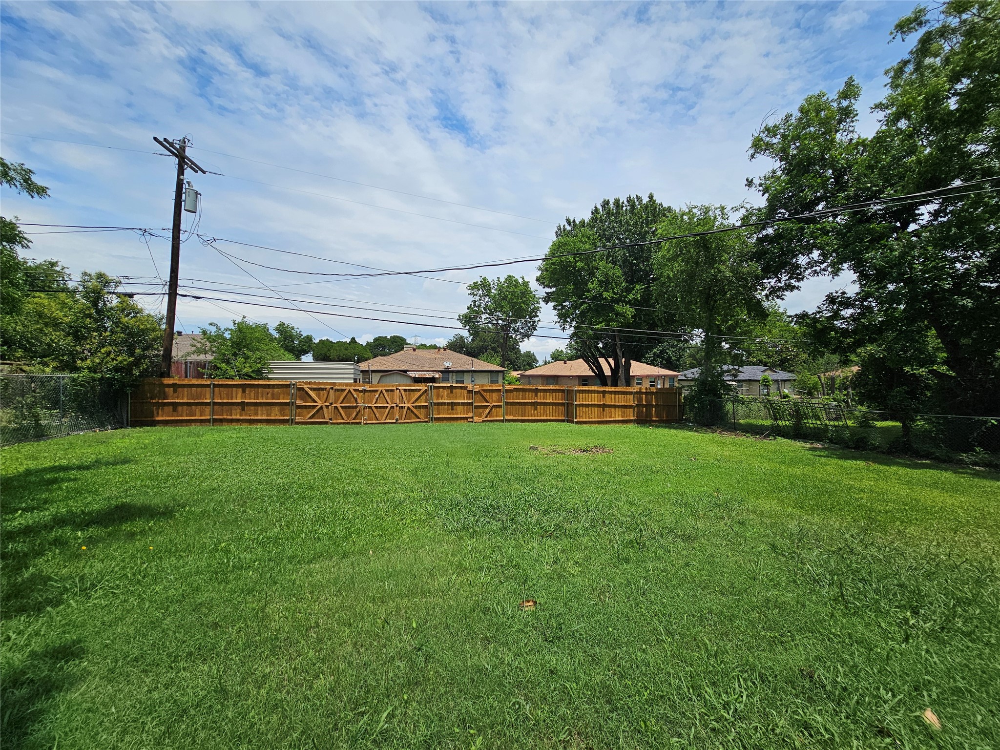 2023 E Illinois Avenue Dallas TX 75216