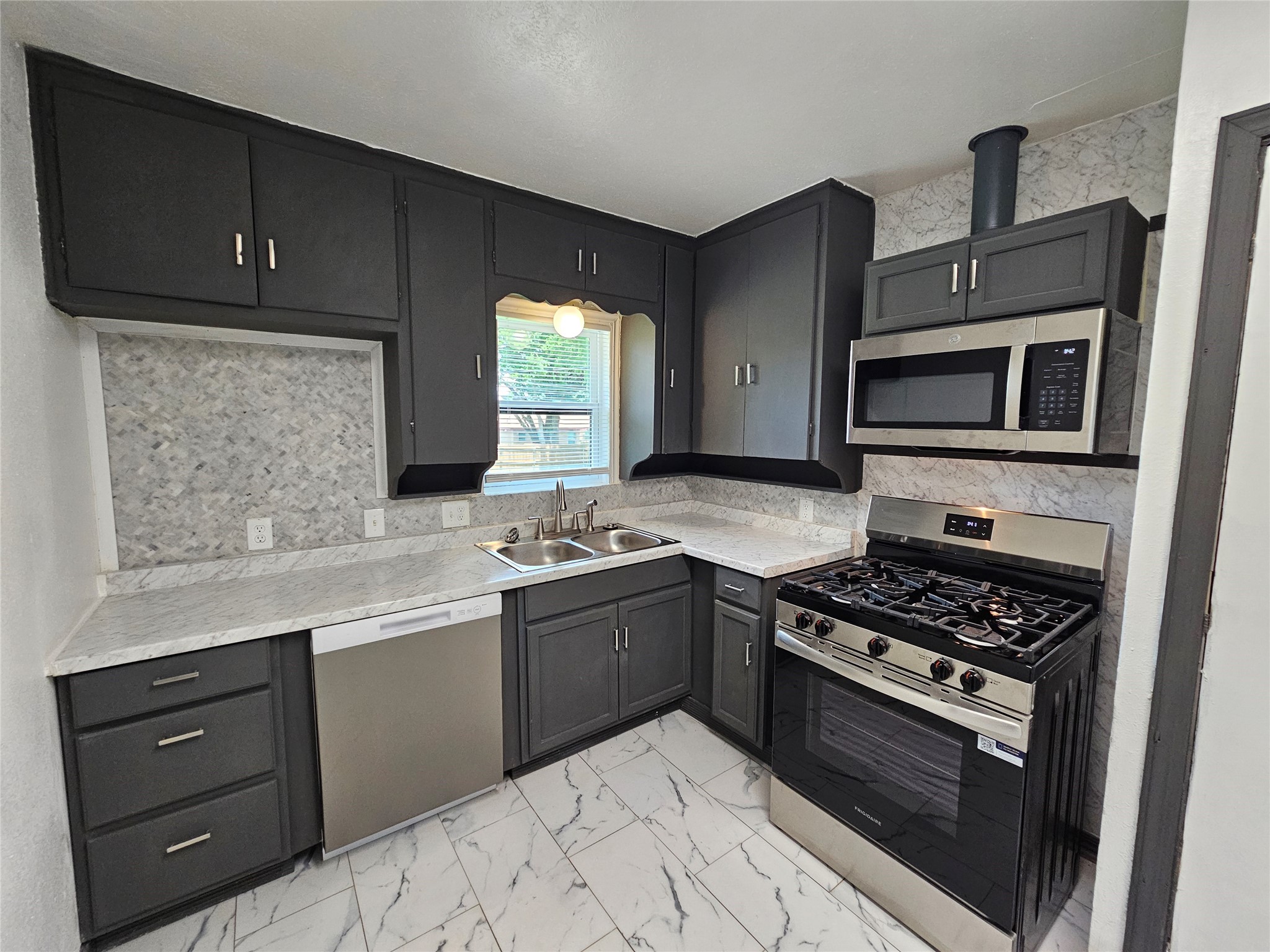 2023 E Illinois Avenue Dallas TX 75216
