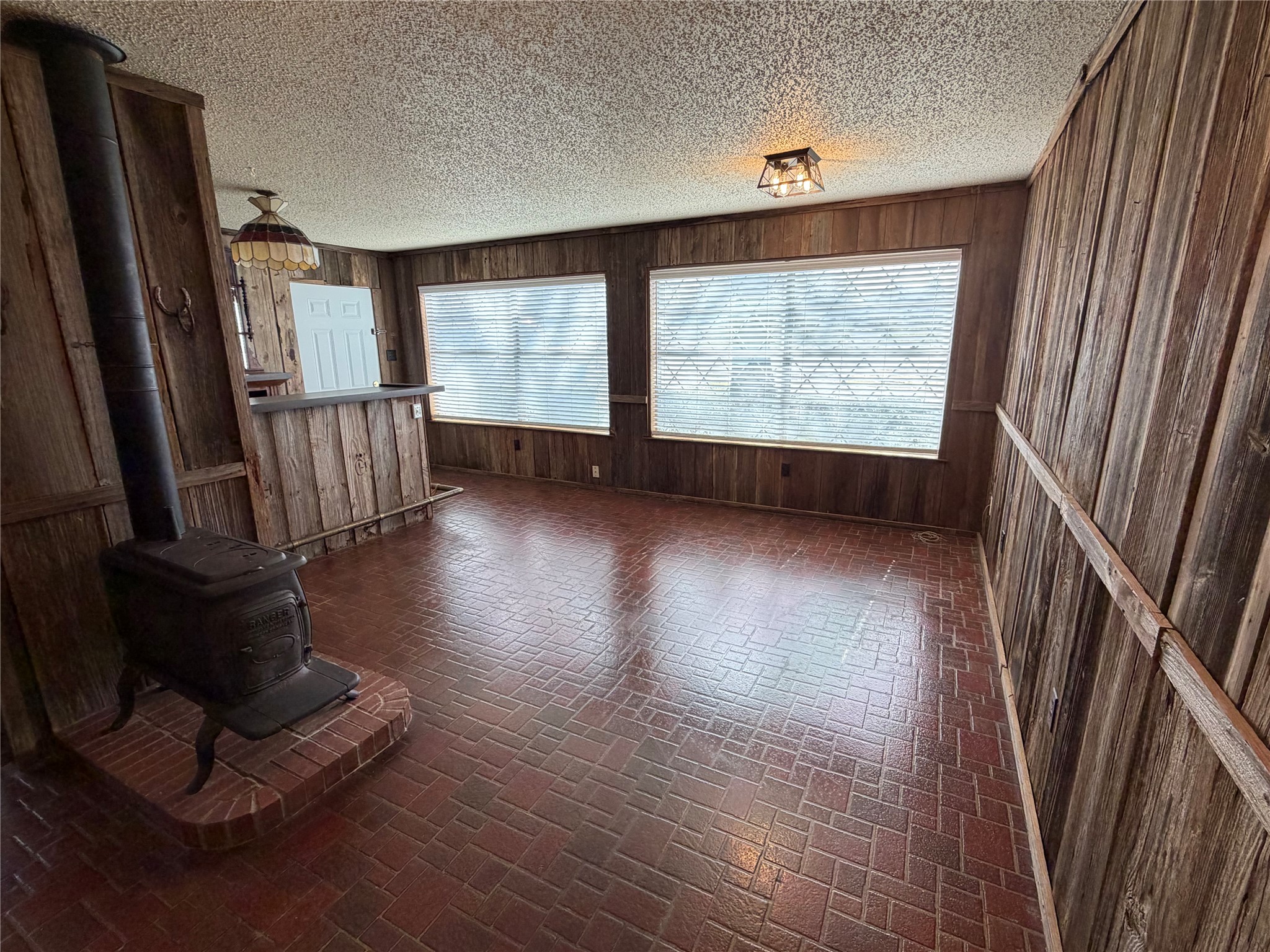 821 E Highway 199 Springtown TX 76082