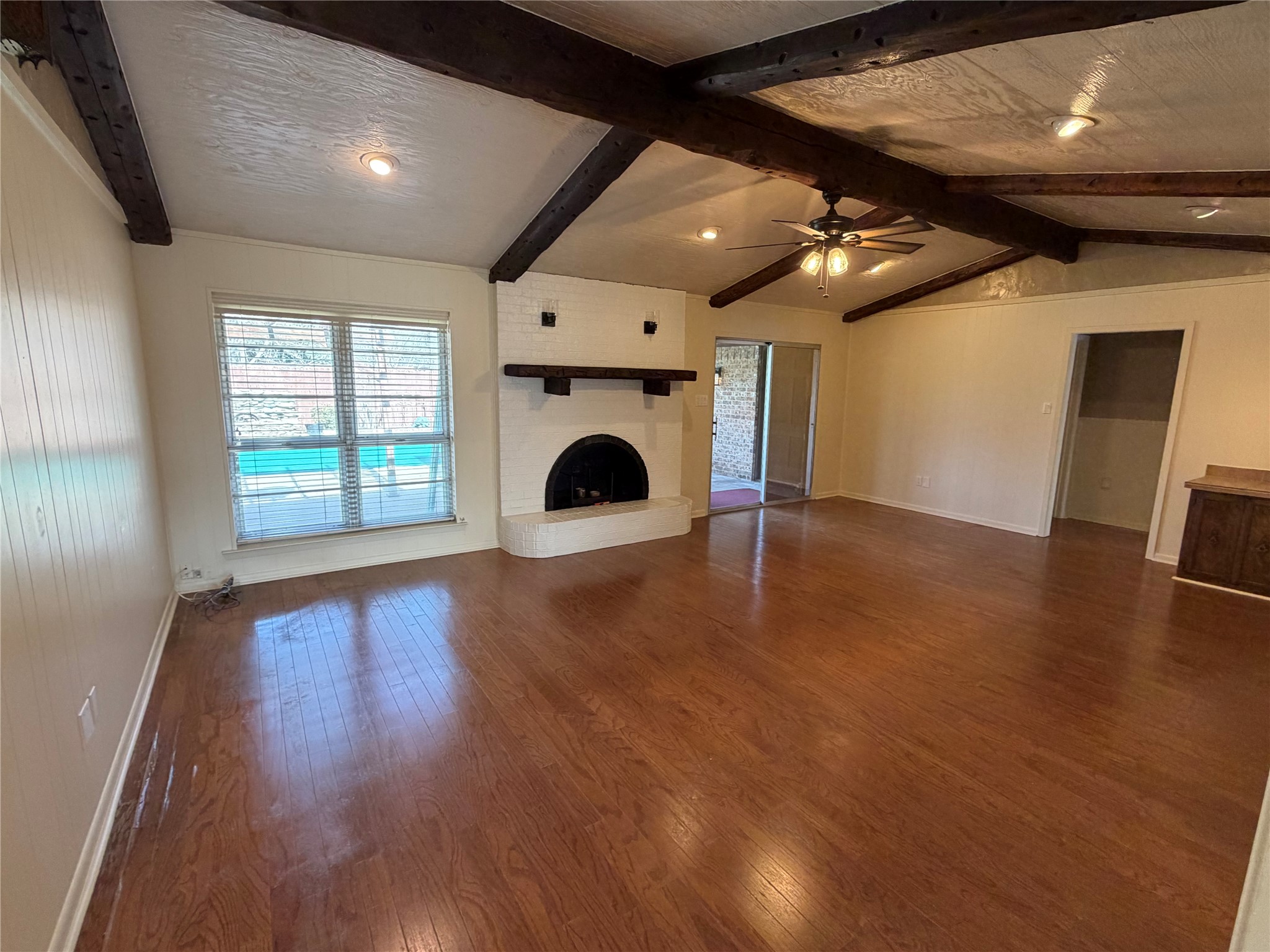 821 E Highway 199 Springtown TX 76082
