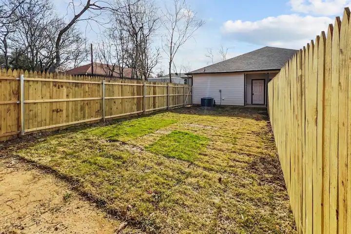 613 W Elm Street Denison TX 75020