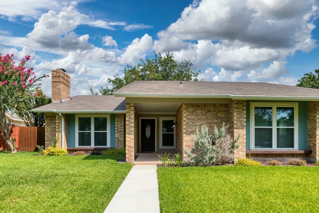 1817 Hemlock Drive Garland TX 75041
