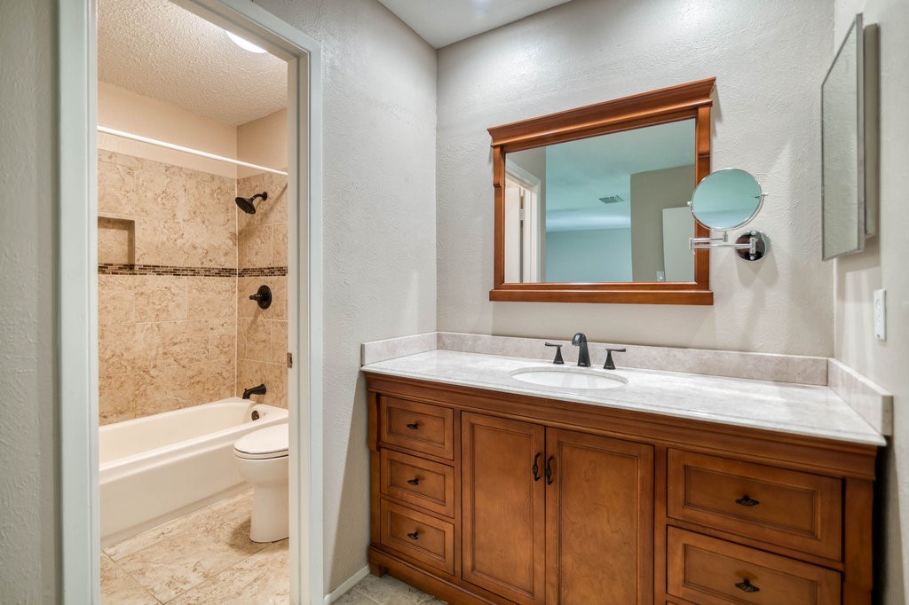 1817 Hemlock Drive Garland TX 75041