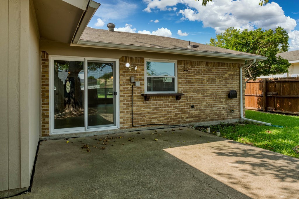 1817 Hemlock Drive Garland TX 75041