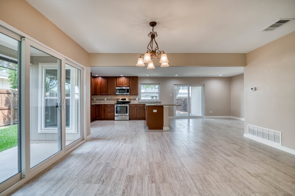1817 Hemlock Drive Garland TX 75041