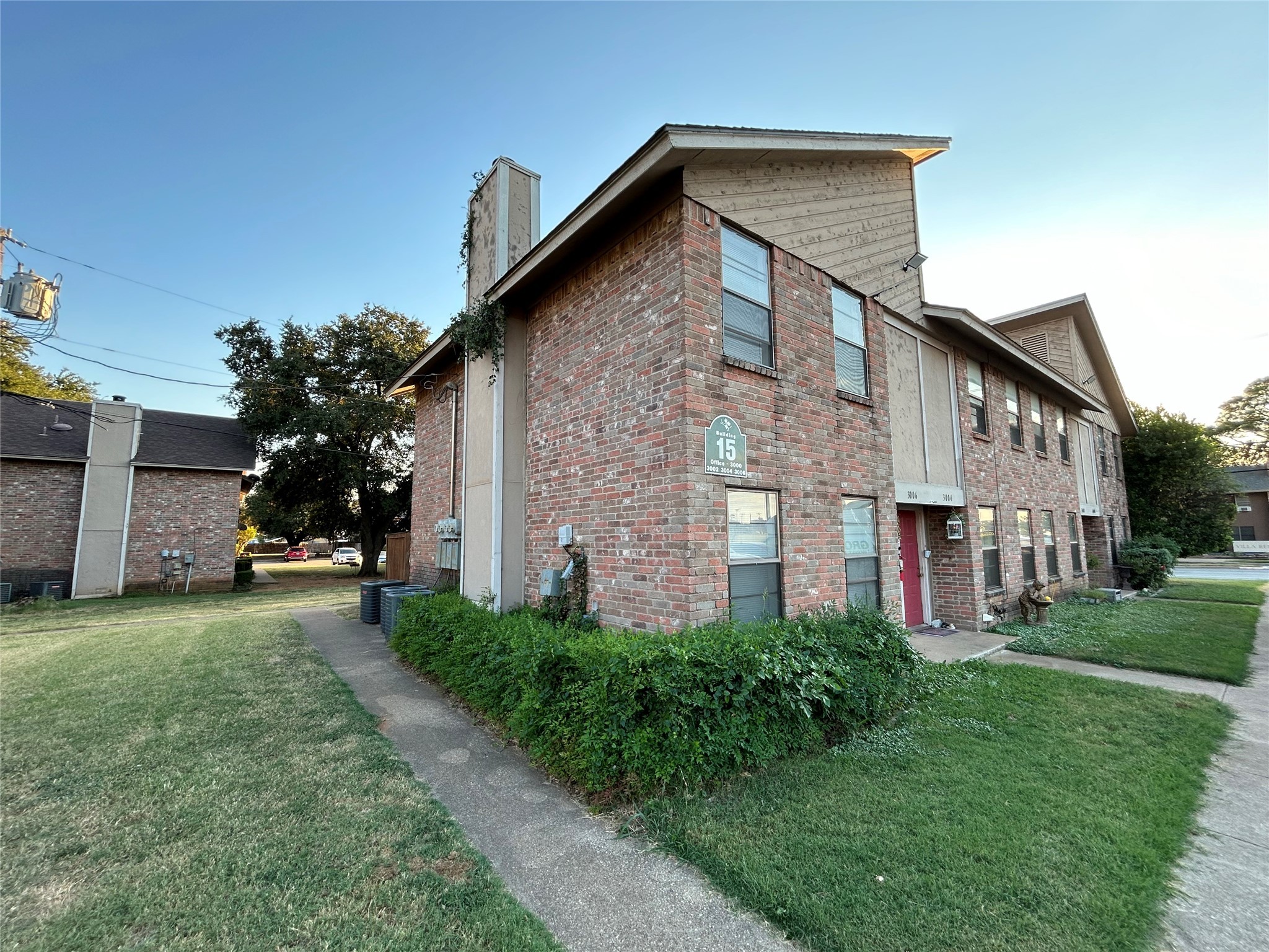 3006 W Sycamore Circle Euless TX 76040
