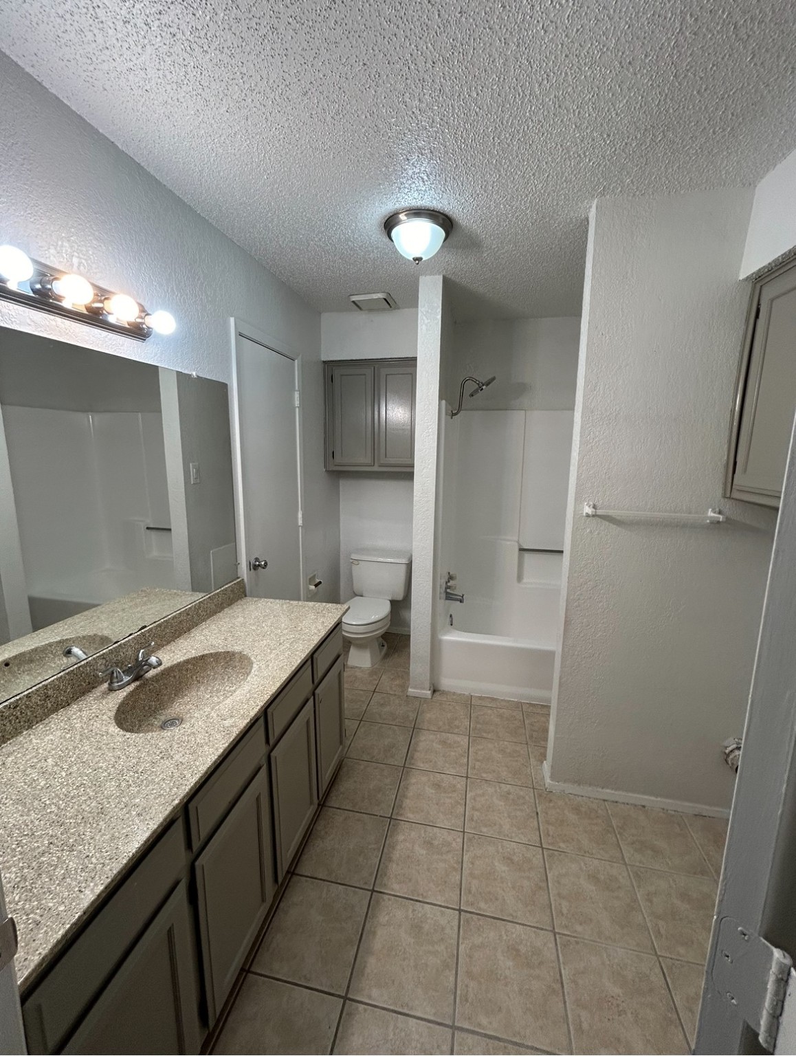 3006 W Sycamore Circle Euless TX 76040