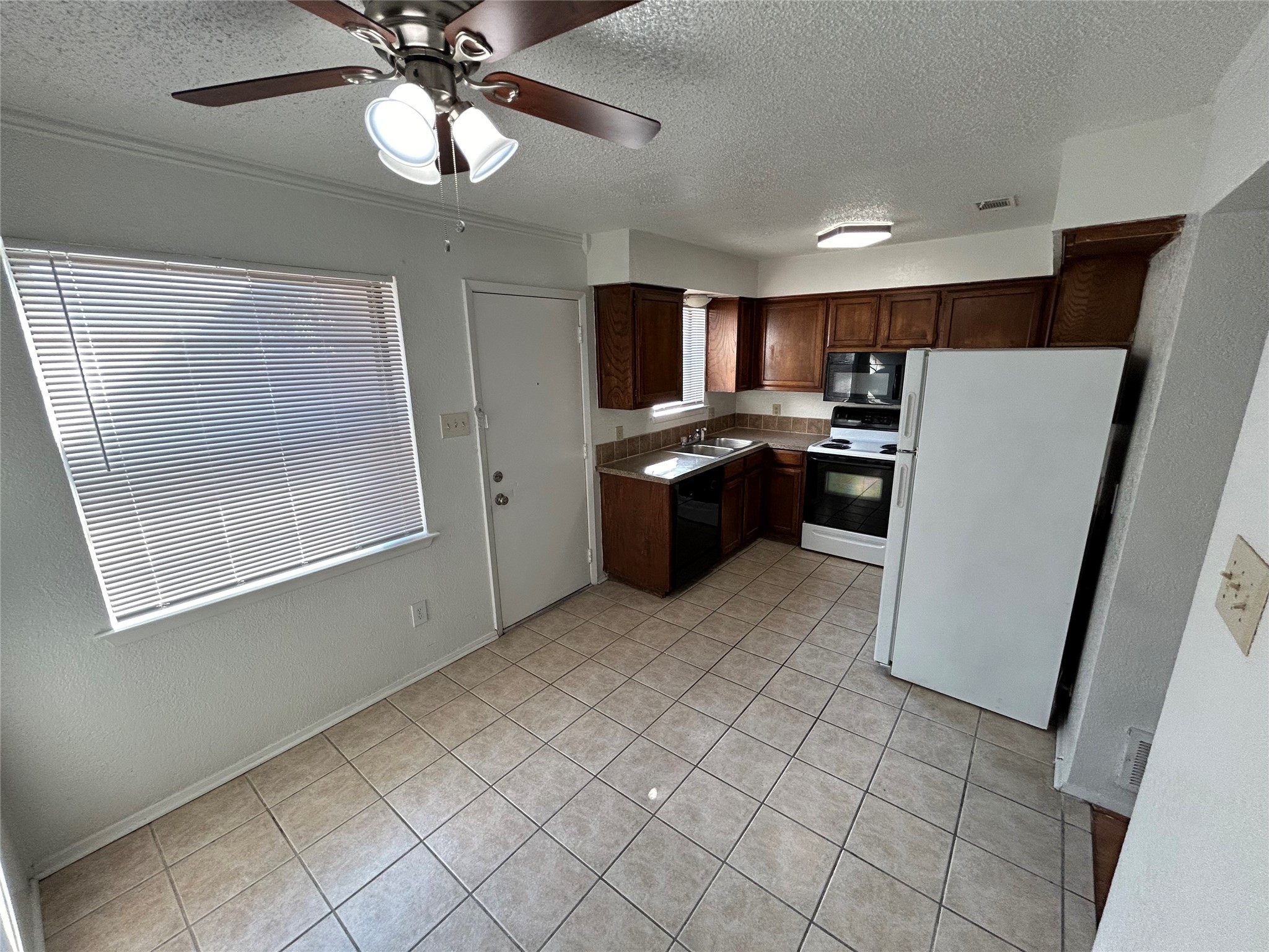 3006 W Sycamore Circle Euless TX 76040