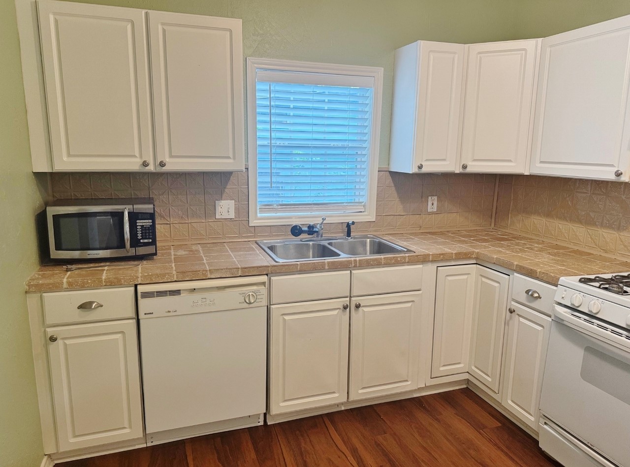 8823 San Benito Way Dallas TX 75218