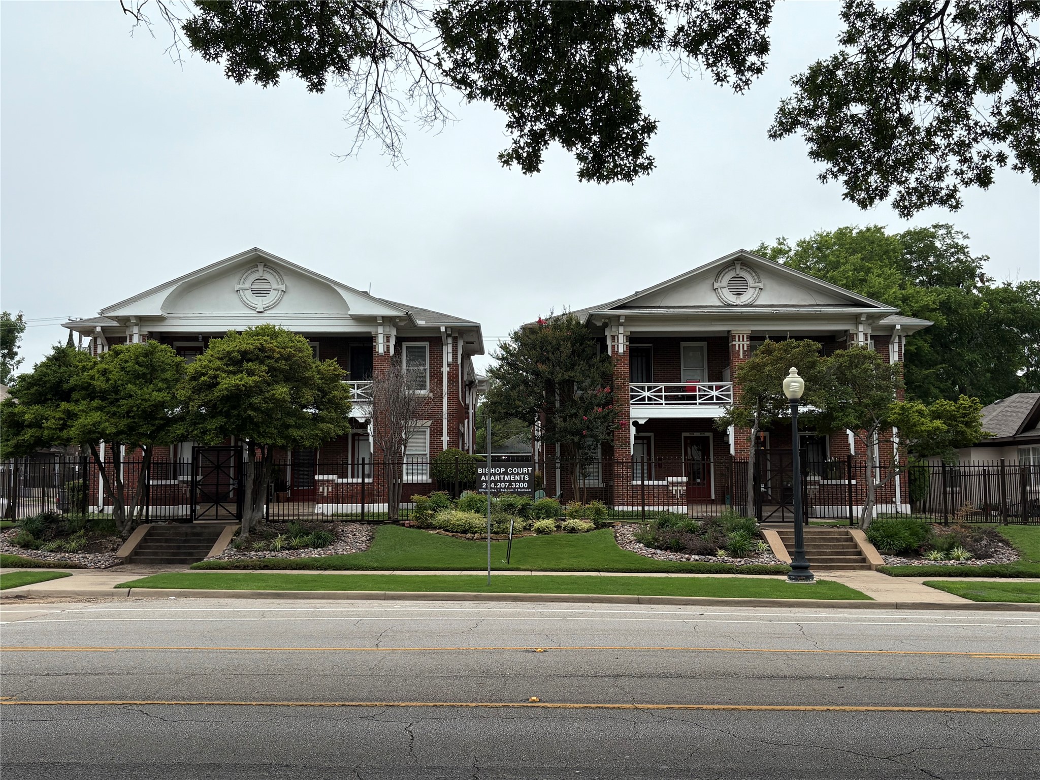 907 N Bishop Avenue Dallas TX 75208