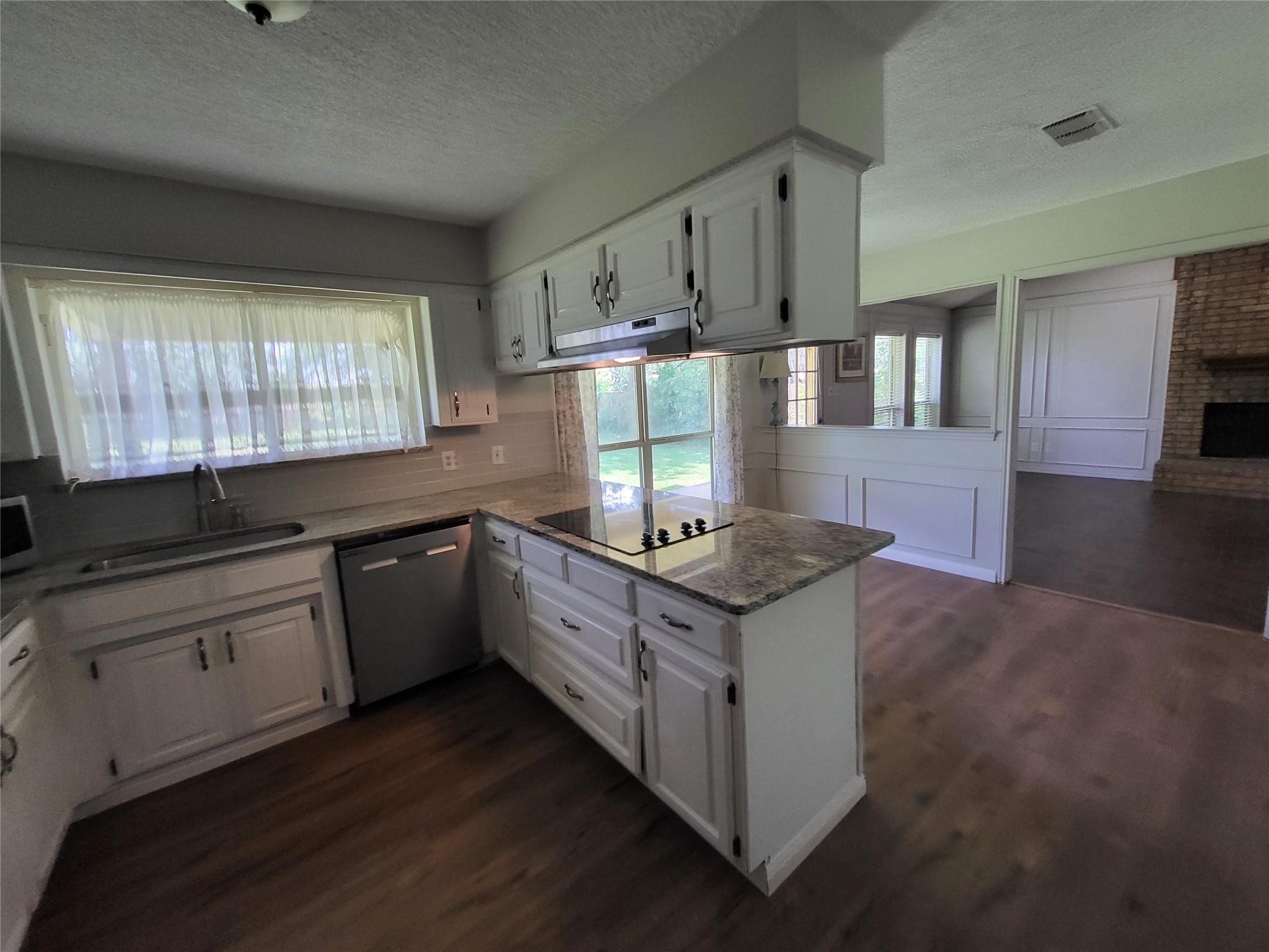 1106 Meadowview Drive Euless TX 76039