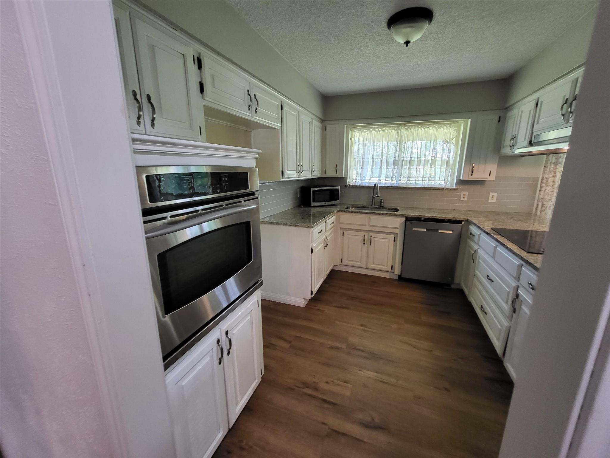 1106 Meadowview Drive Euless TX 76039