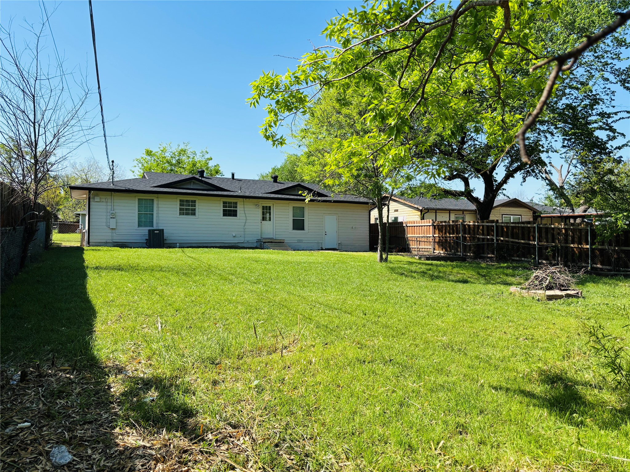 5433 Purington Avenue Fort Worth TX 76112