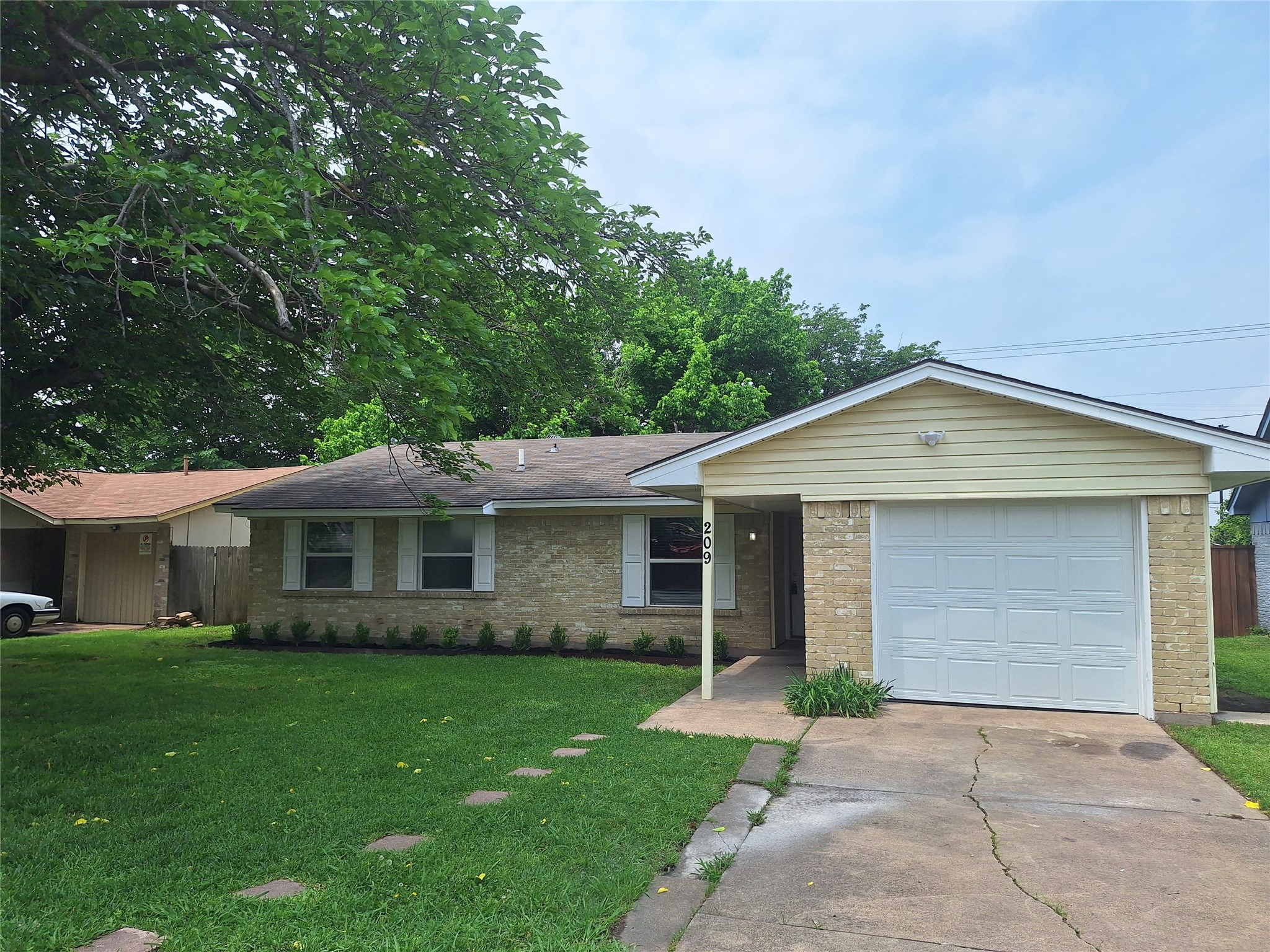 209 Heather Drive Garland TX 75042