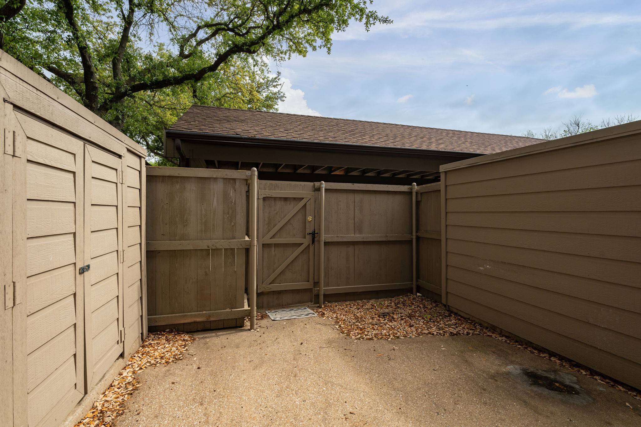 9910 Royal Lane Dallas TX 75231