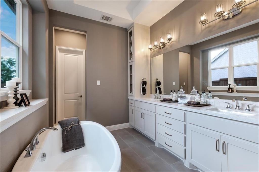 8043 Sunflower Lane Dallas TX 75252