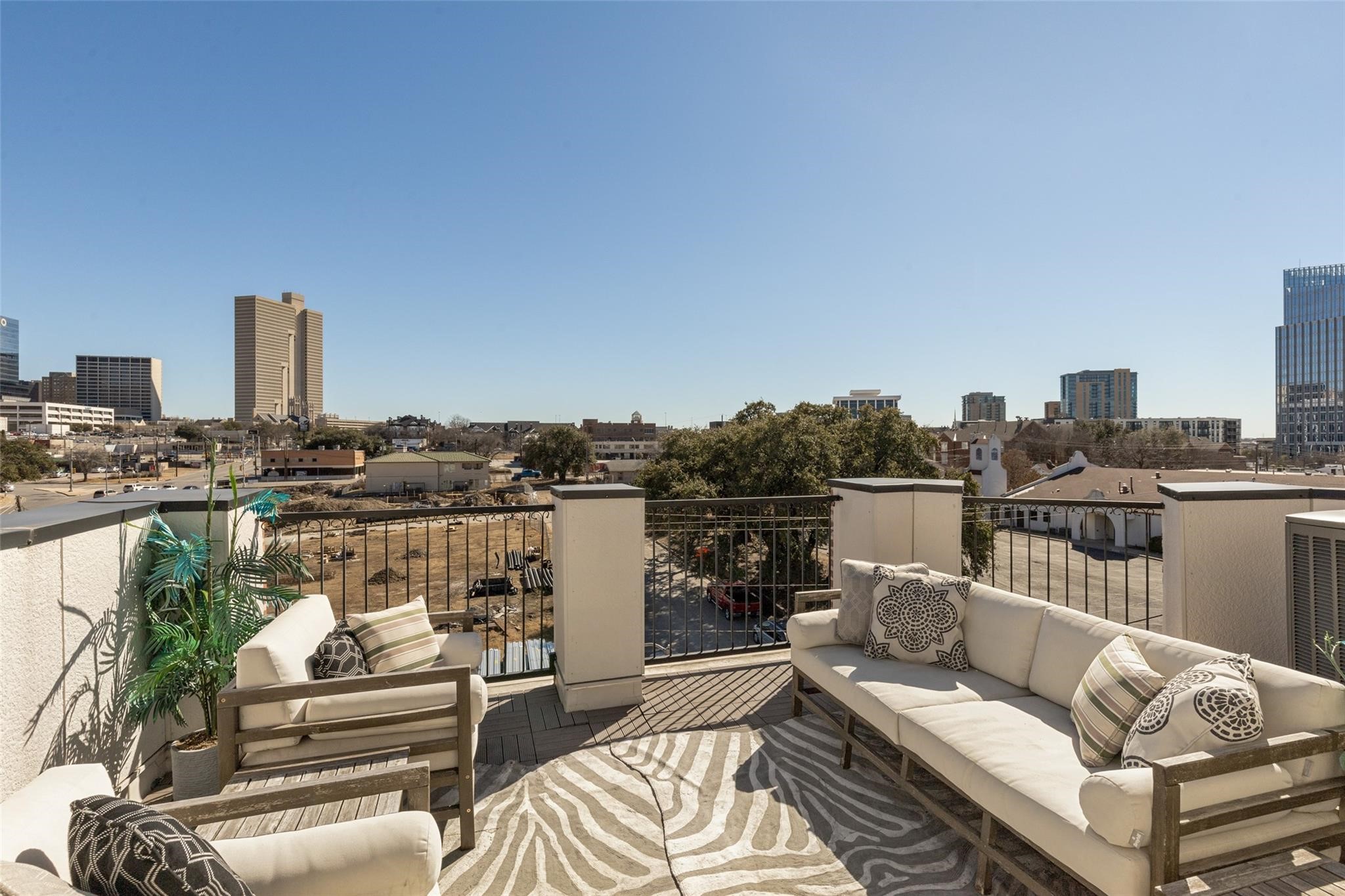 916 W Peach Street Fort Worth TX 76102
