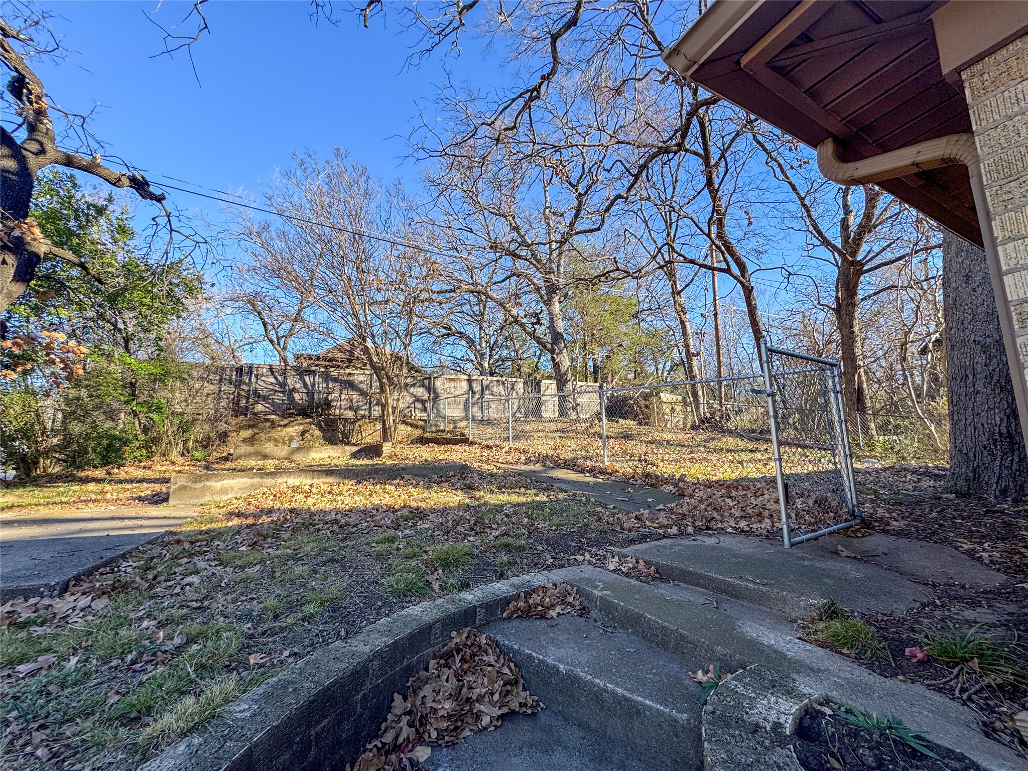 1431 W Chestnut Street Denison TX 75020