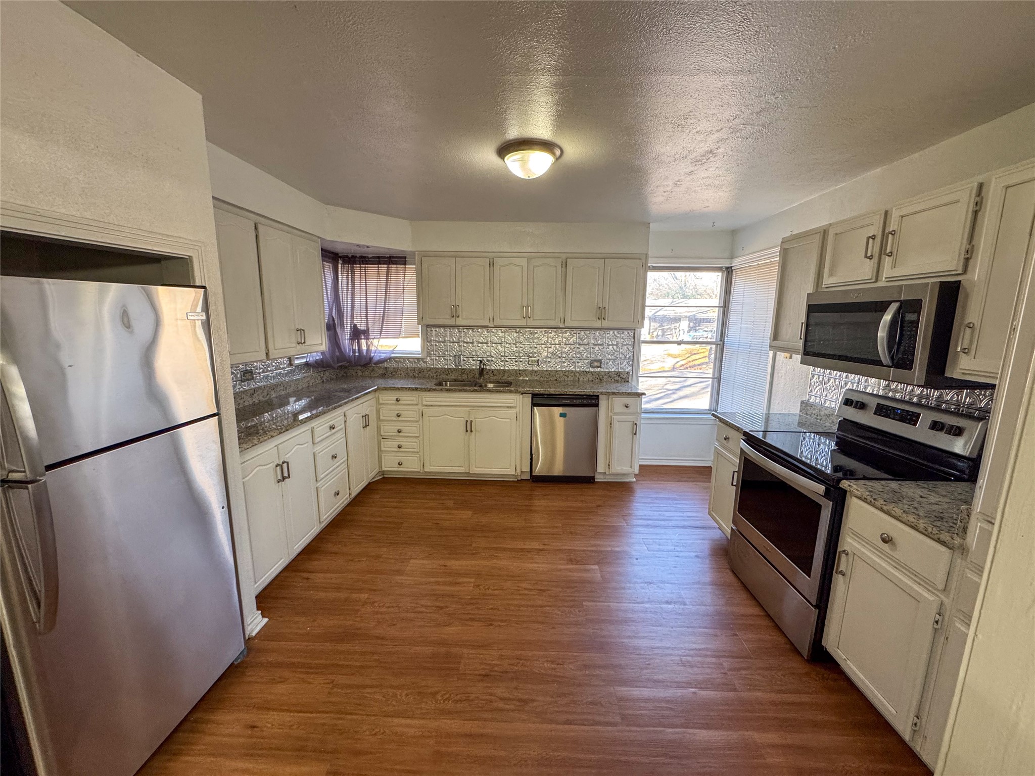 1431 W Chestnut Street Denison TX 75020