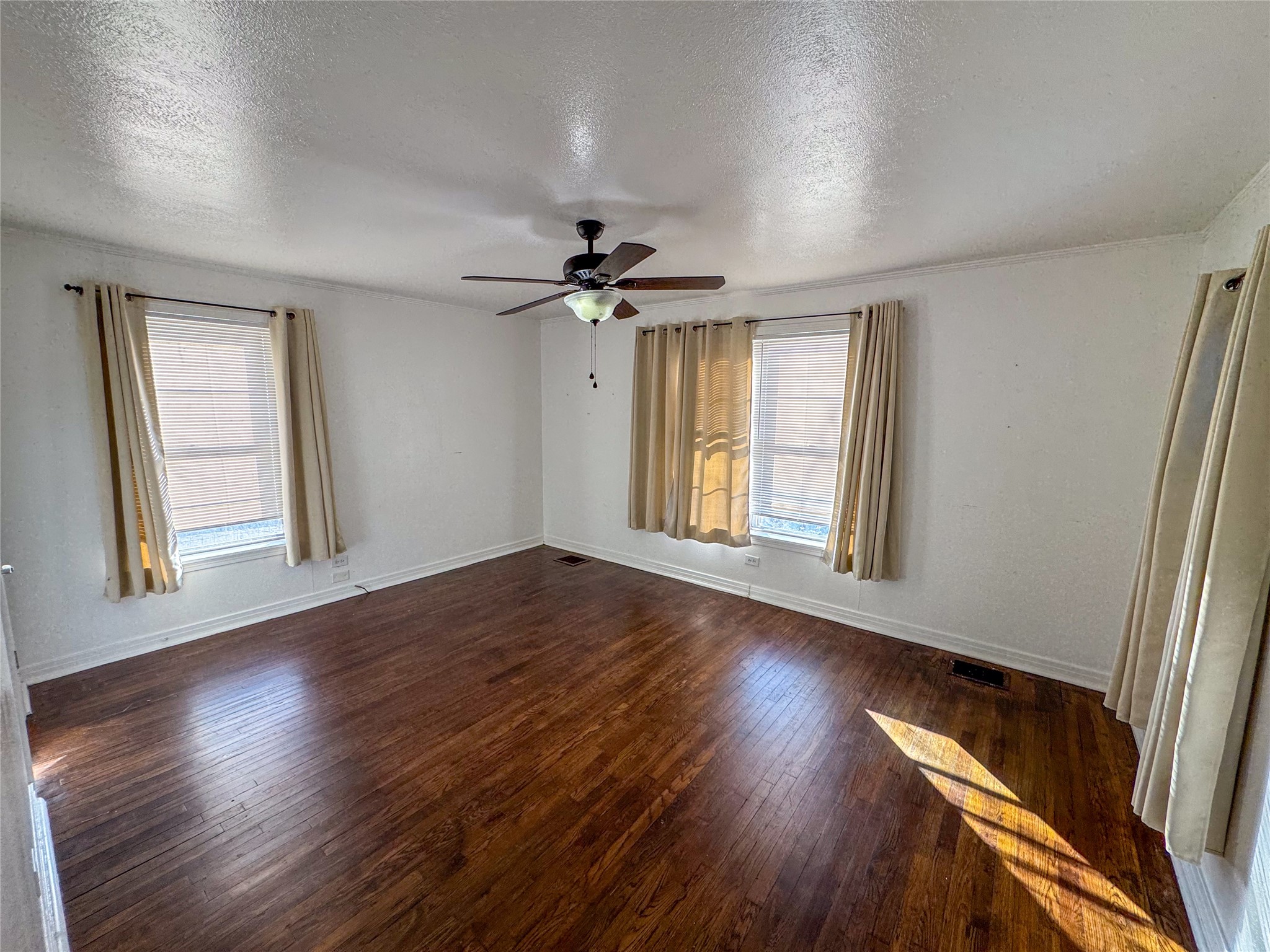 1431 W Chestnut Street Denison TX 75020