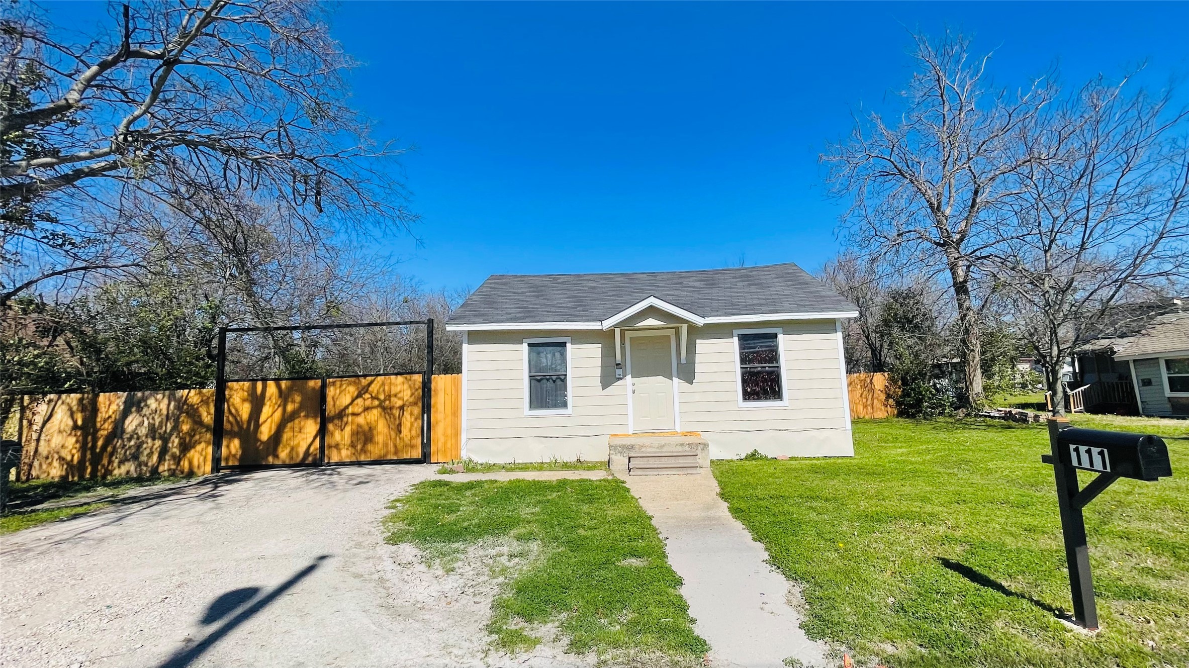 111 Rousseau Street Waxahachie TX 75165