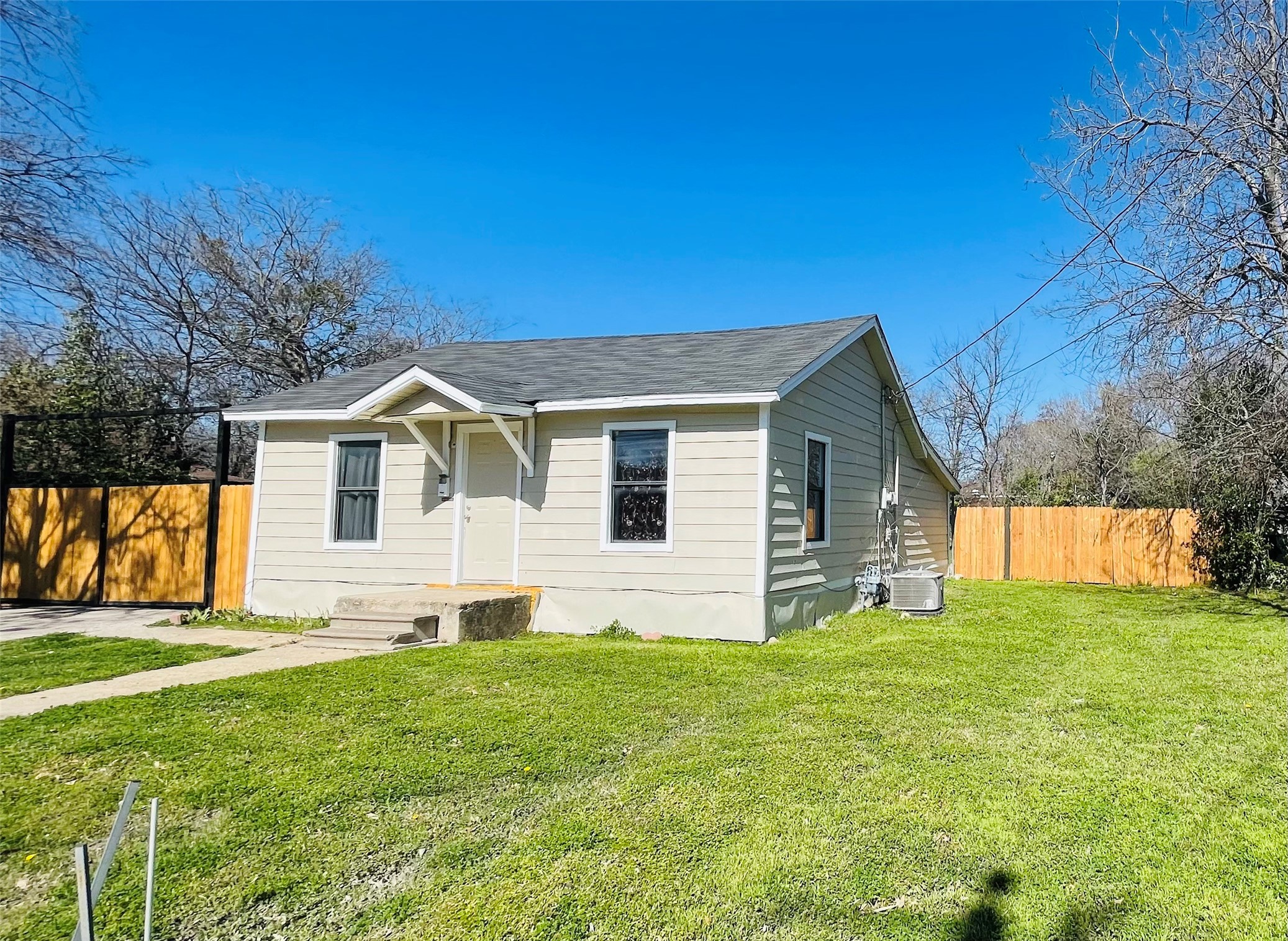 111 Rousseau Street Waxahachie TX 75165