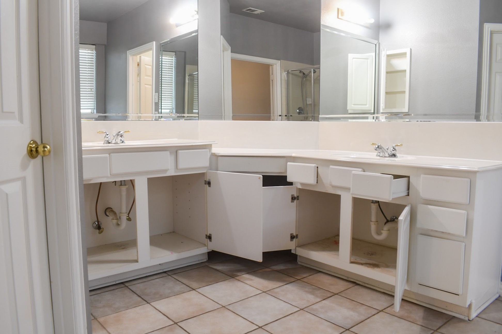 409 Royal Crest Drive Desoto TX 75115