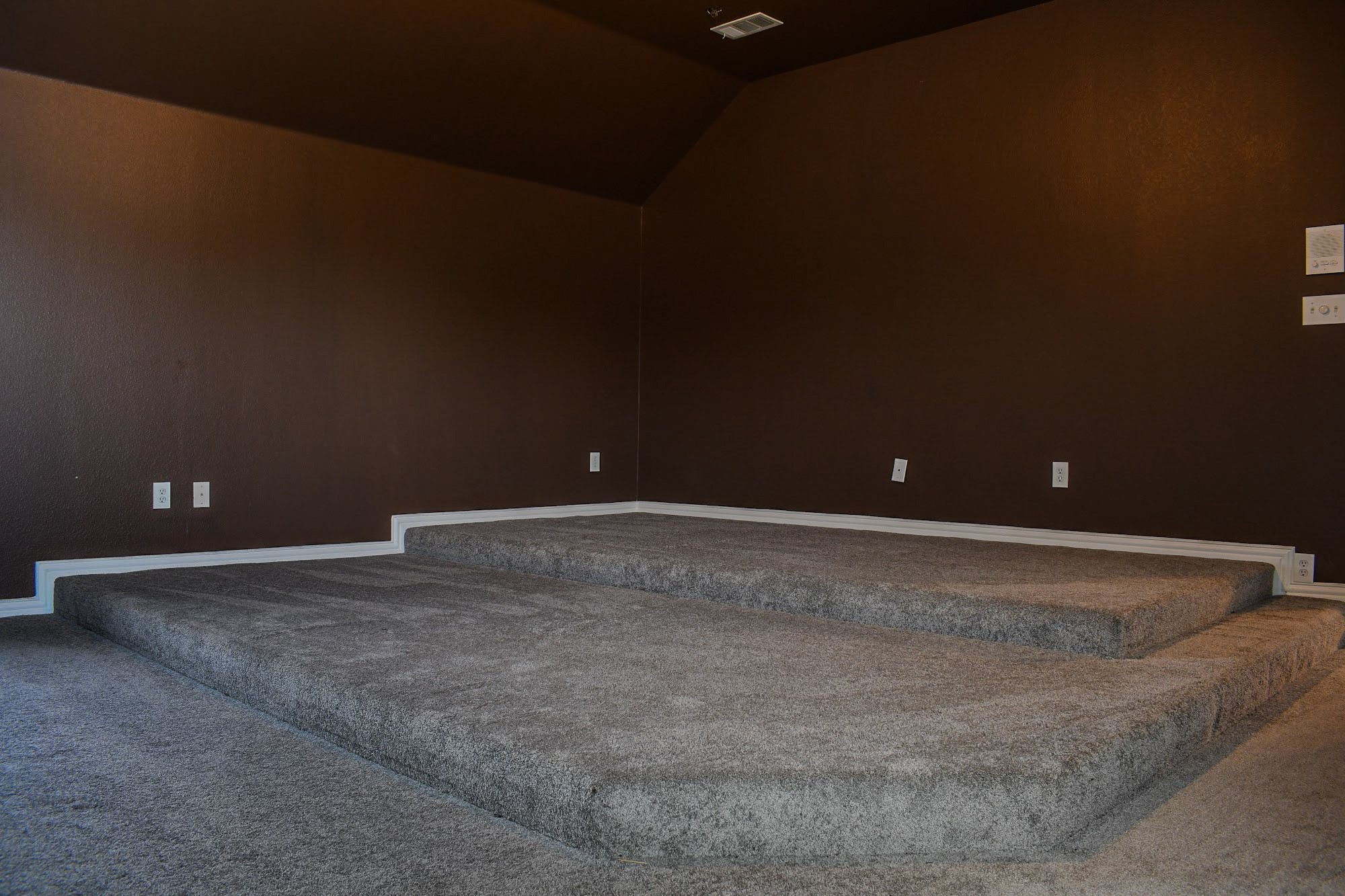 409 Royal Crest Drive Desoto TX 75115