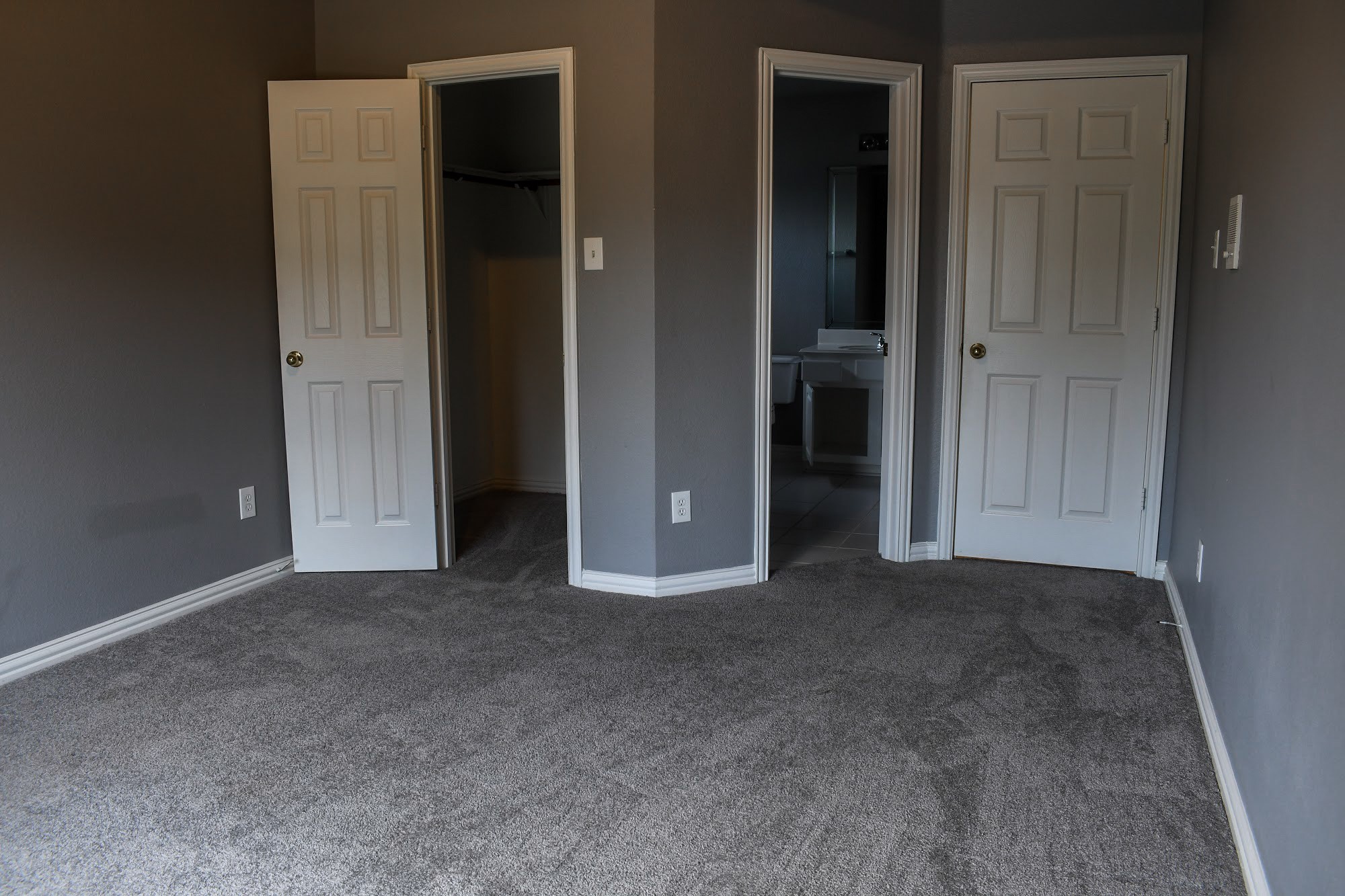 409 Royal Crest Drive Desoto TX 75115