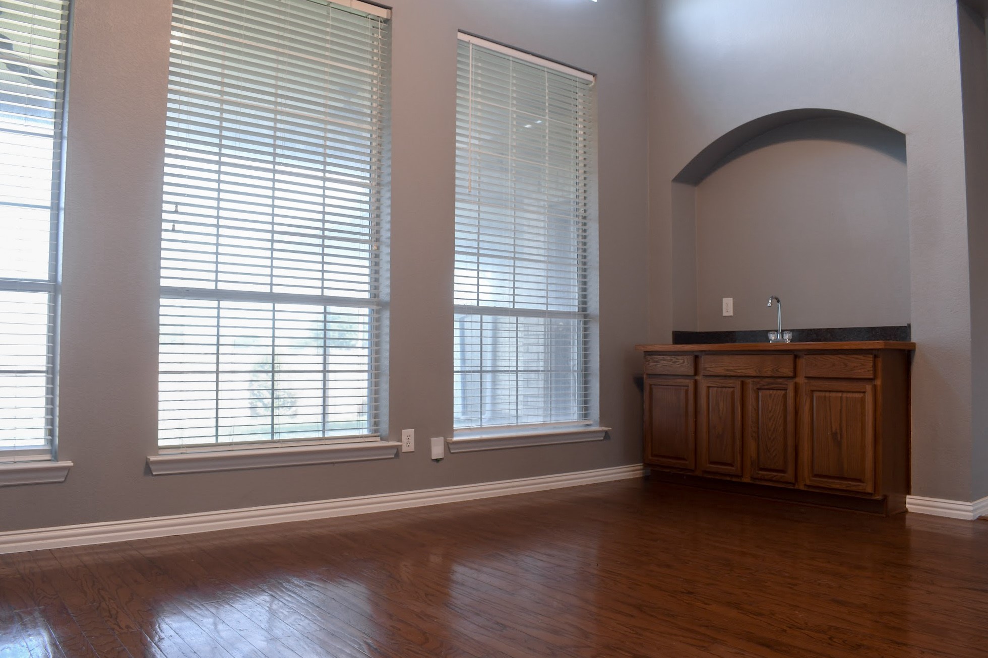 409 Royal Crest Drive Desoto TX 75115