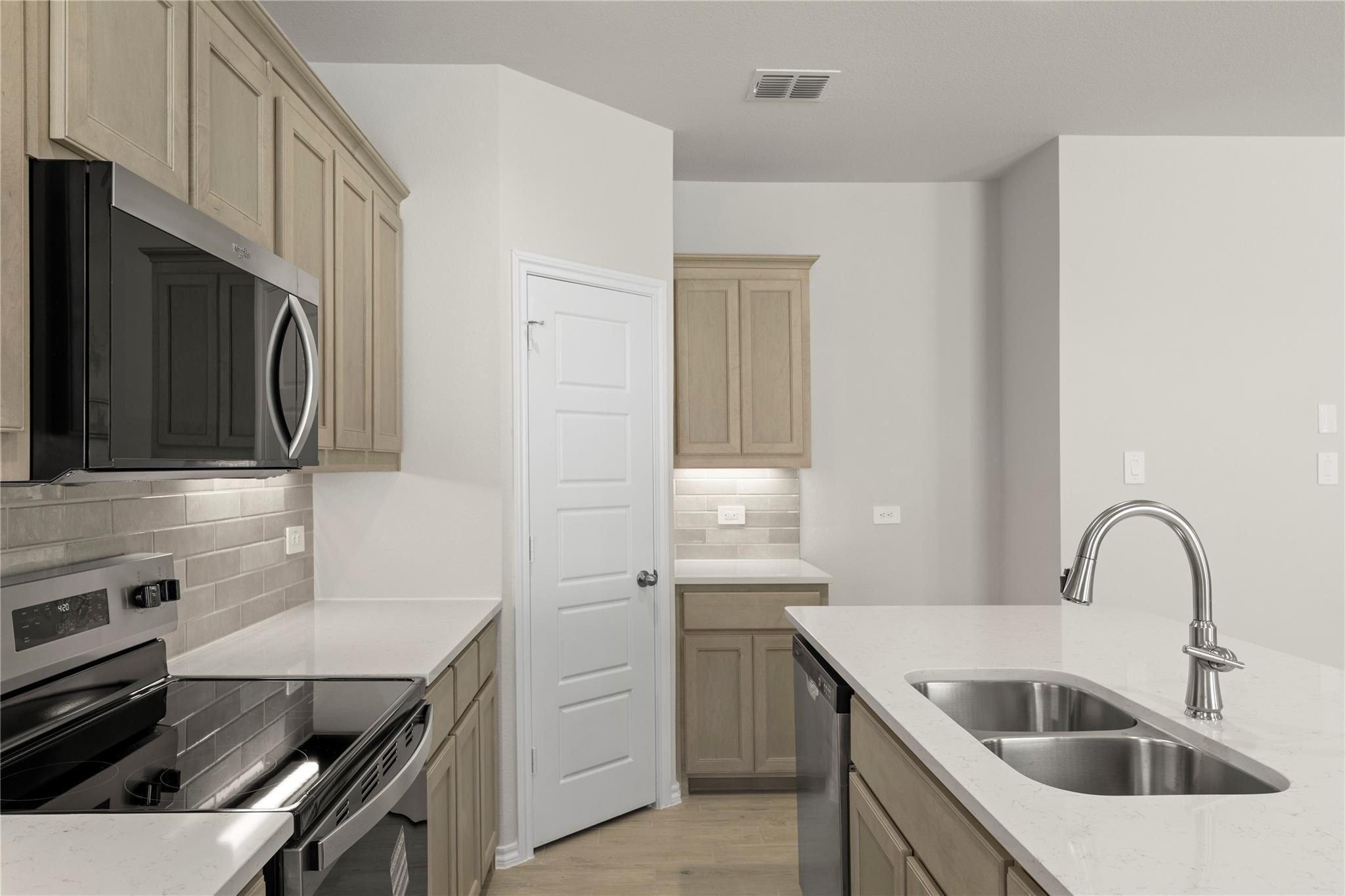 1641 Meadow Crest Drive Aubrey TX 76227
