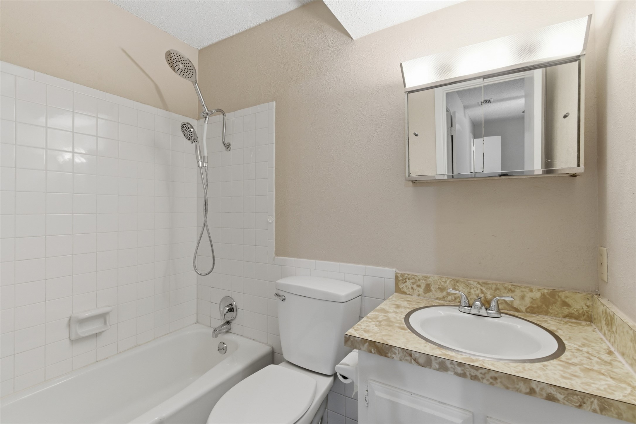 2113 Fleur De Lis Court Arlington TX 76012