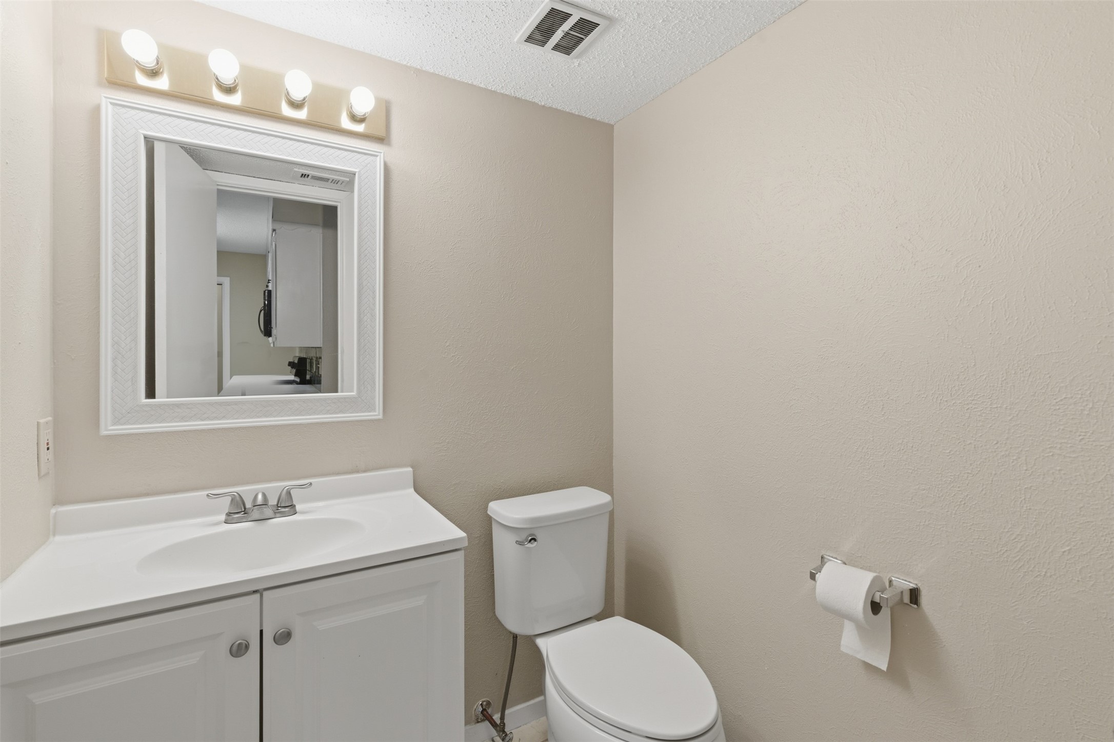 2113 Fleur De Lis Court Arlington TX 76012