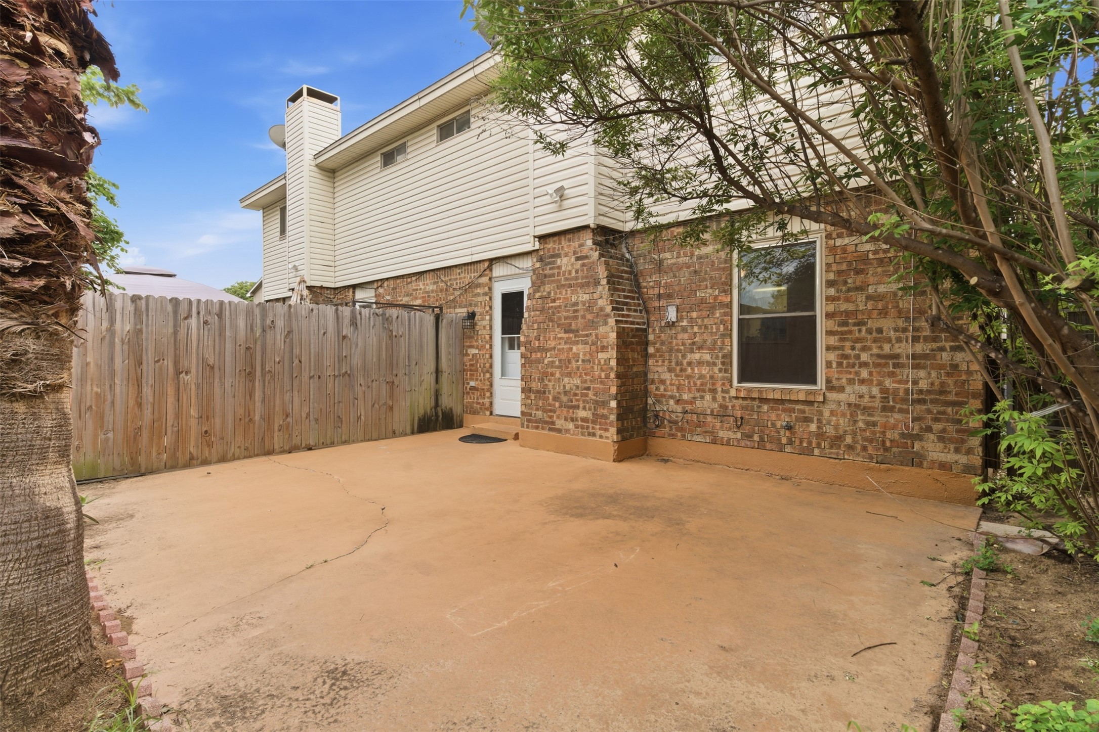 2113 Fleur De Lis Court Arlington TX 76012