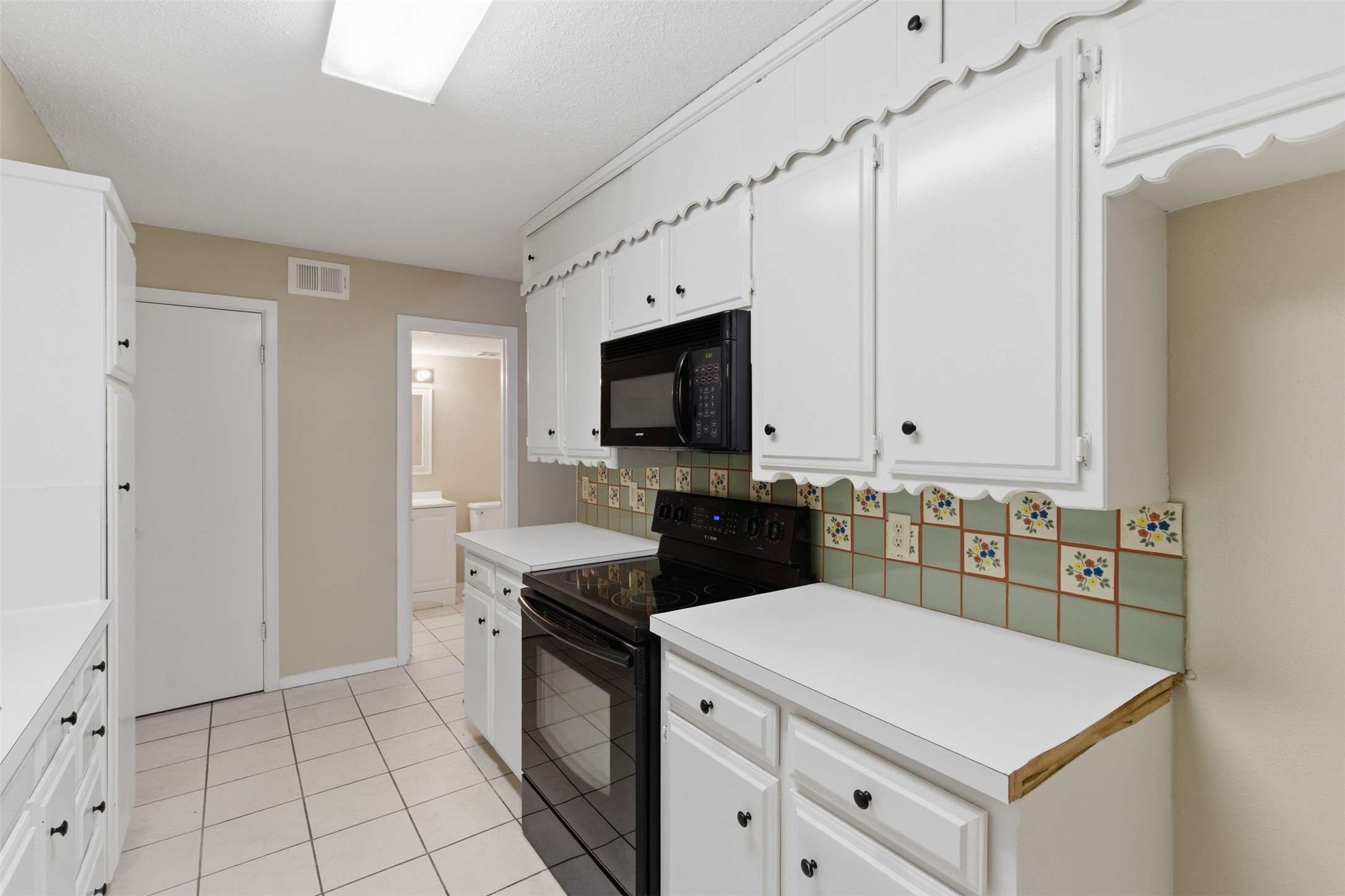 2113 Fleur De Lis Court Arlington TX 76012